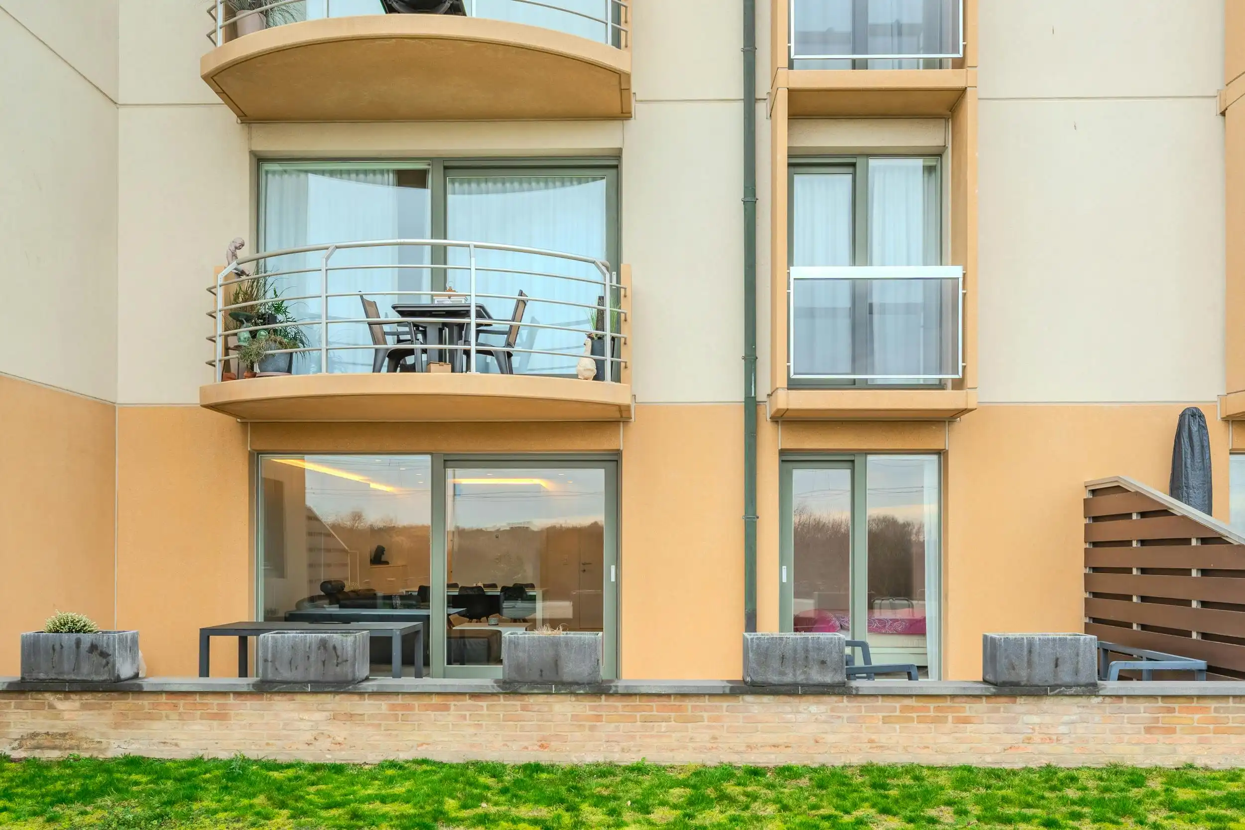 Uitzonderlijk ruim appartement met drie slaapkamers foto 16