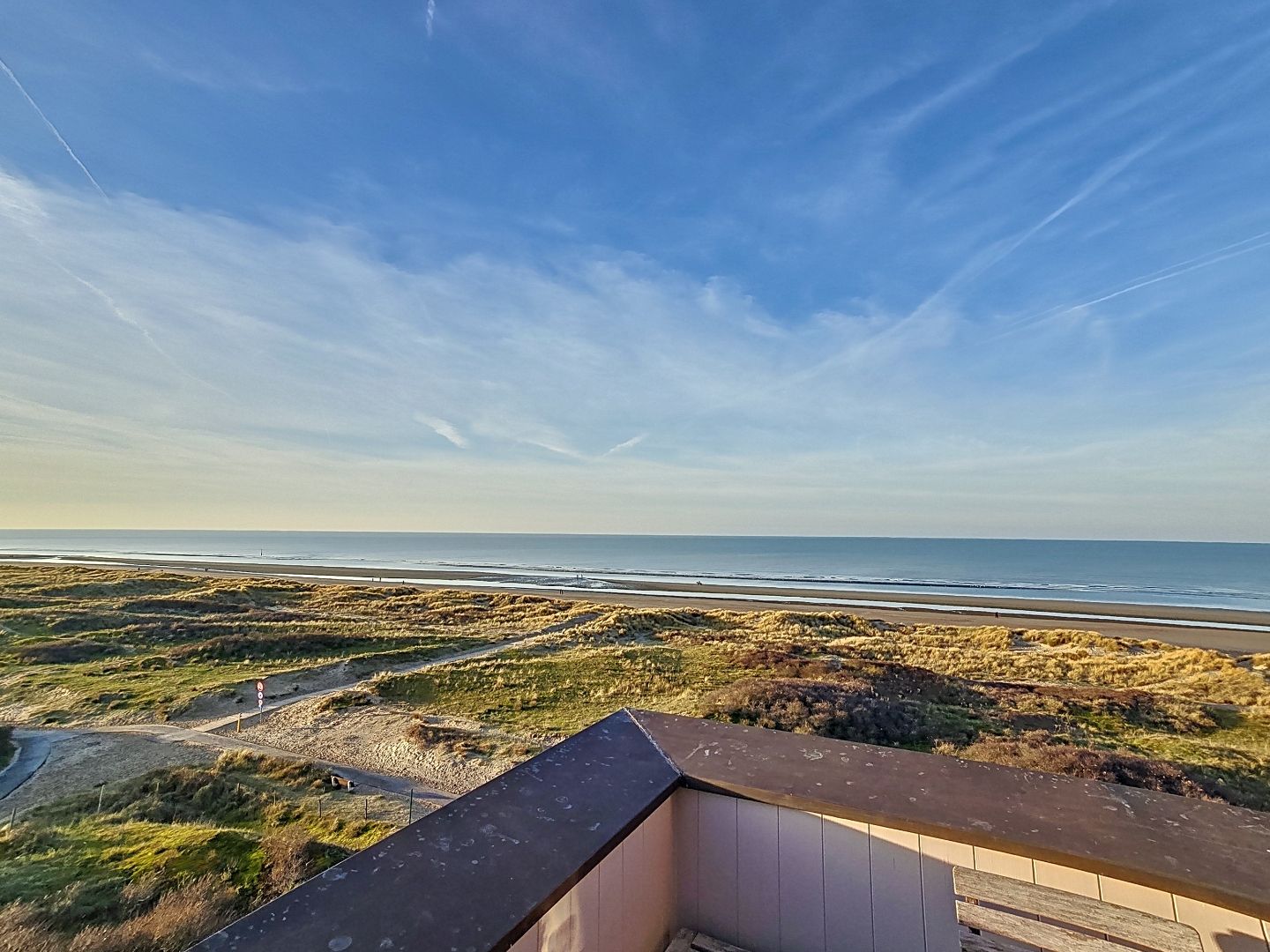 Exclusieve penthouse  met panoramisch zeezicht op een topligging te Sint-Andre (Oostduinkerke) foto {{pictureIndex}}