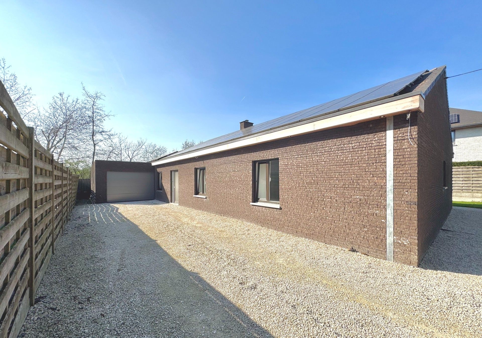 VRIJSTAANDE ENERGIEZUINIGE WONING MET GROTE GARAGE - 836 M² foto 11