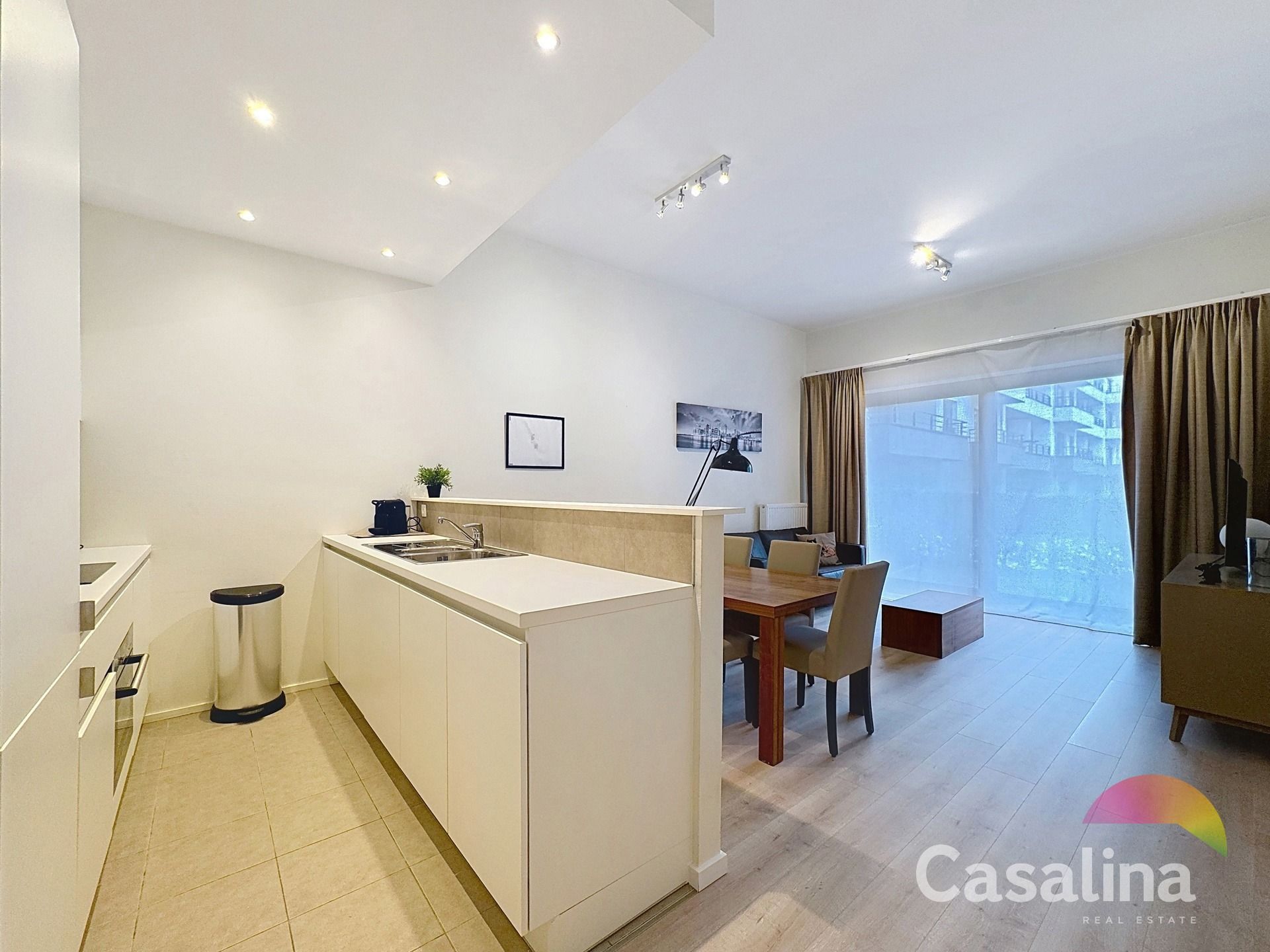 Appartement met 2 slaapkamers, terrassen, tuin + parking foto 2