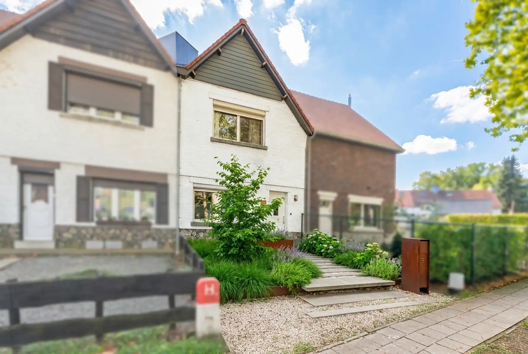 Prachtige gerenoveerde woning met 3 slaapkamers en grote tuin foto 3