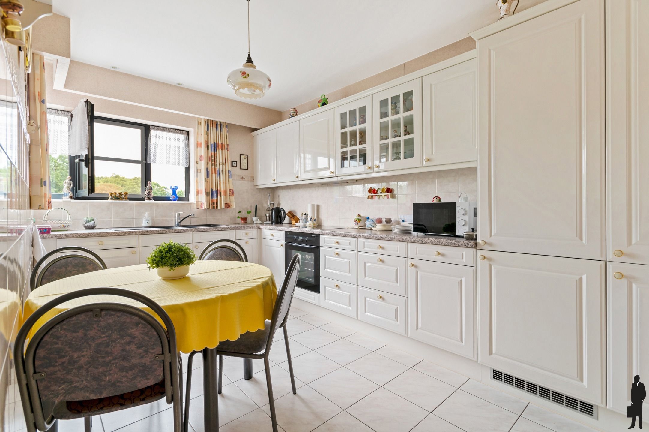 Ruim 3 slaapkamer appartement met 2 terrassen. foto 2