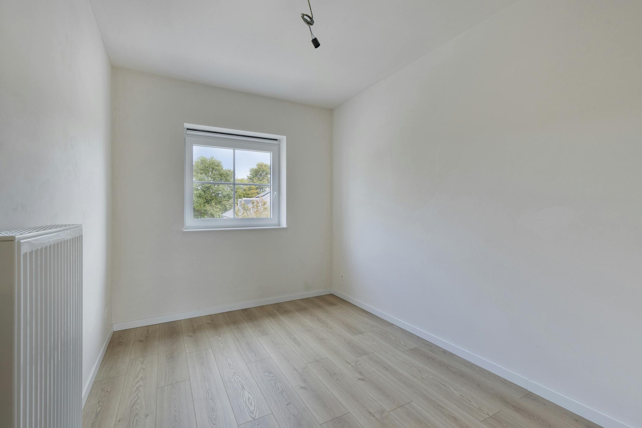 Instapklaar huis met 3 slaapkamers en carport in Izegem! foto 5