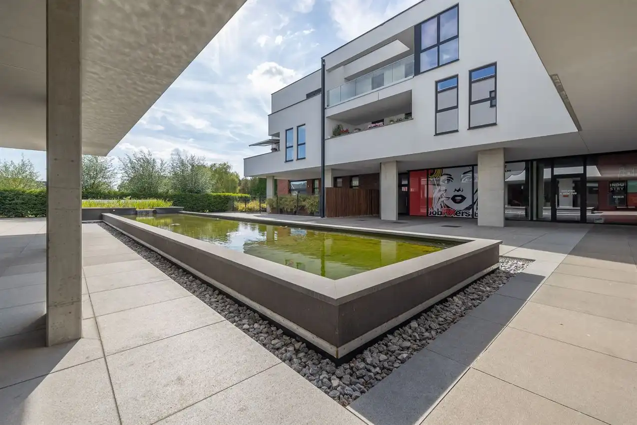 Ruime, zonnige penthouse met 2 slpk. en 2 ondergrondse autostaanplaatsen foto 27