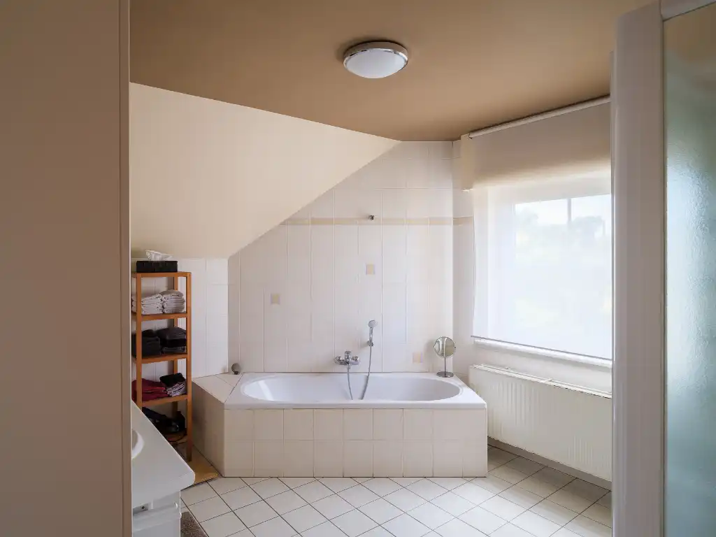 Karaktervolle gezinswoning met 4 slaapkamers, een bijbouw en een volwassen tuin foto 14
