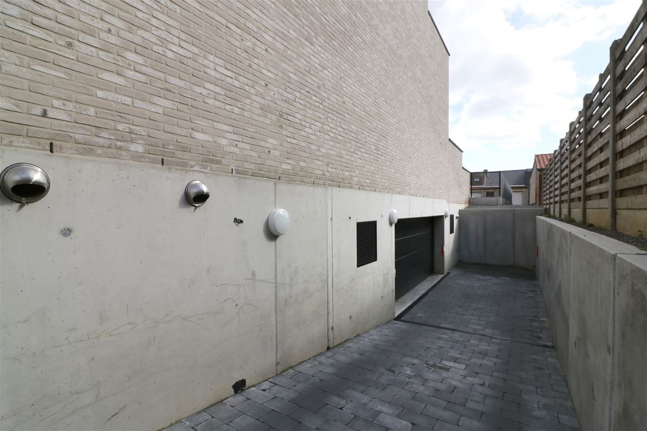 duplex met 2 grote slpk., zuidgericht terras, 2 parkings nabij centrum  foto 32