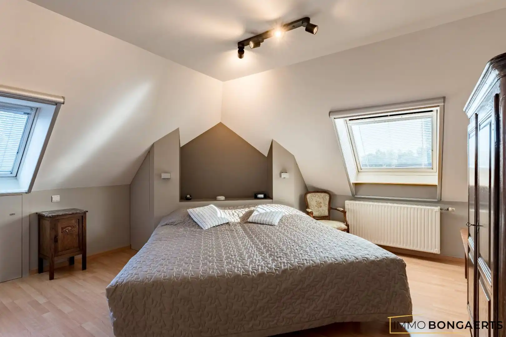 Bijzonder ruime woning op een uitzonderlijk perceel van maar liefst 16 are foto 24
