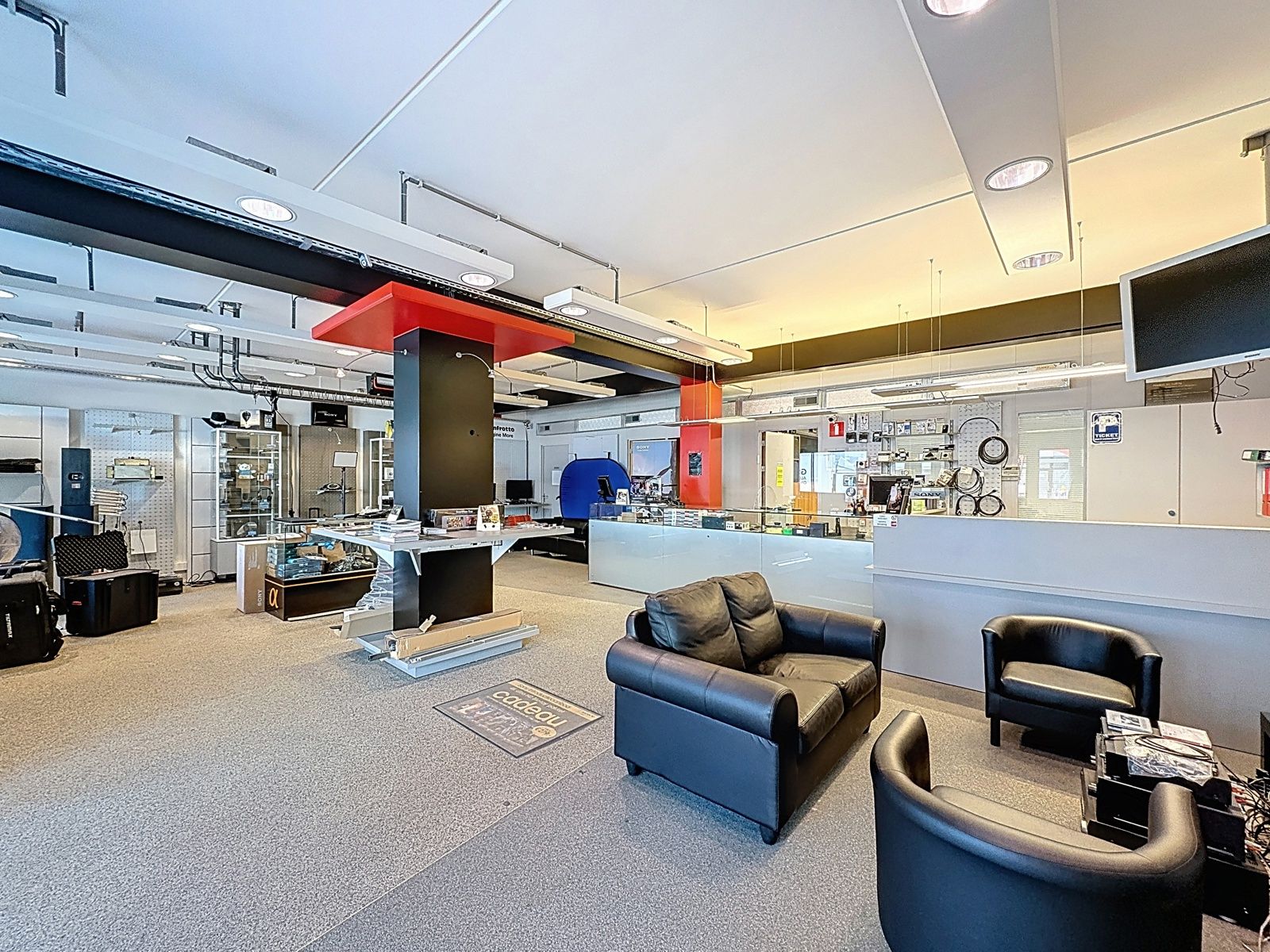 Commercieel Pand met Grote Visibiliteit vlakbij Bredabaan foto 11