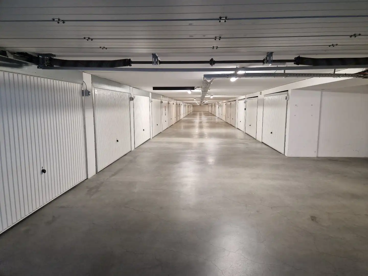 Ruime garage te huur te Nieuwpoort-bad foto 4