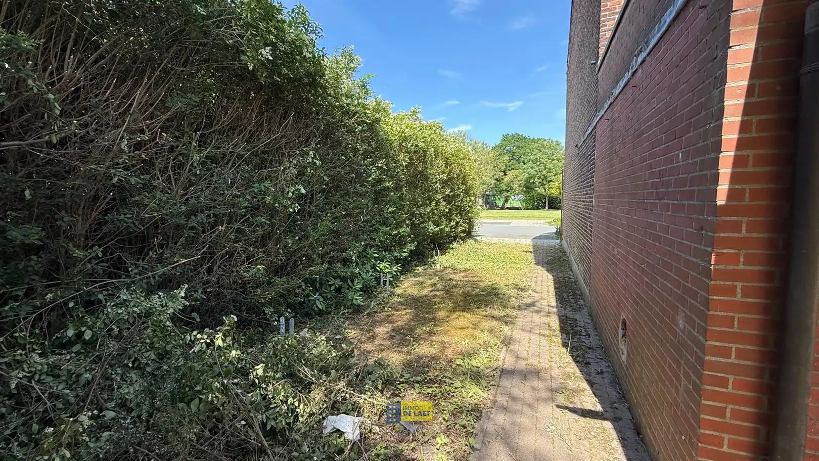 HOB met 4 slaapkamers en grote tuin foto 11