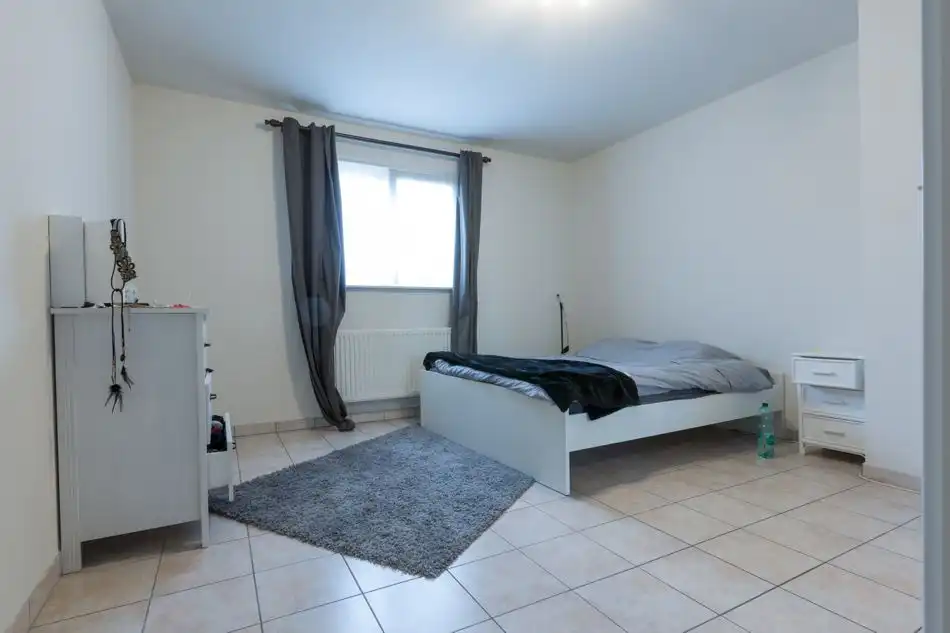 ZEER RUIM APPARTEMENT MET GARAGE, CENTRUM DIEST! foto 17