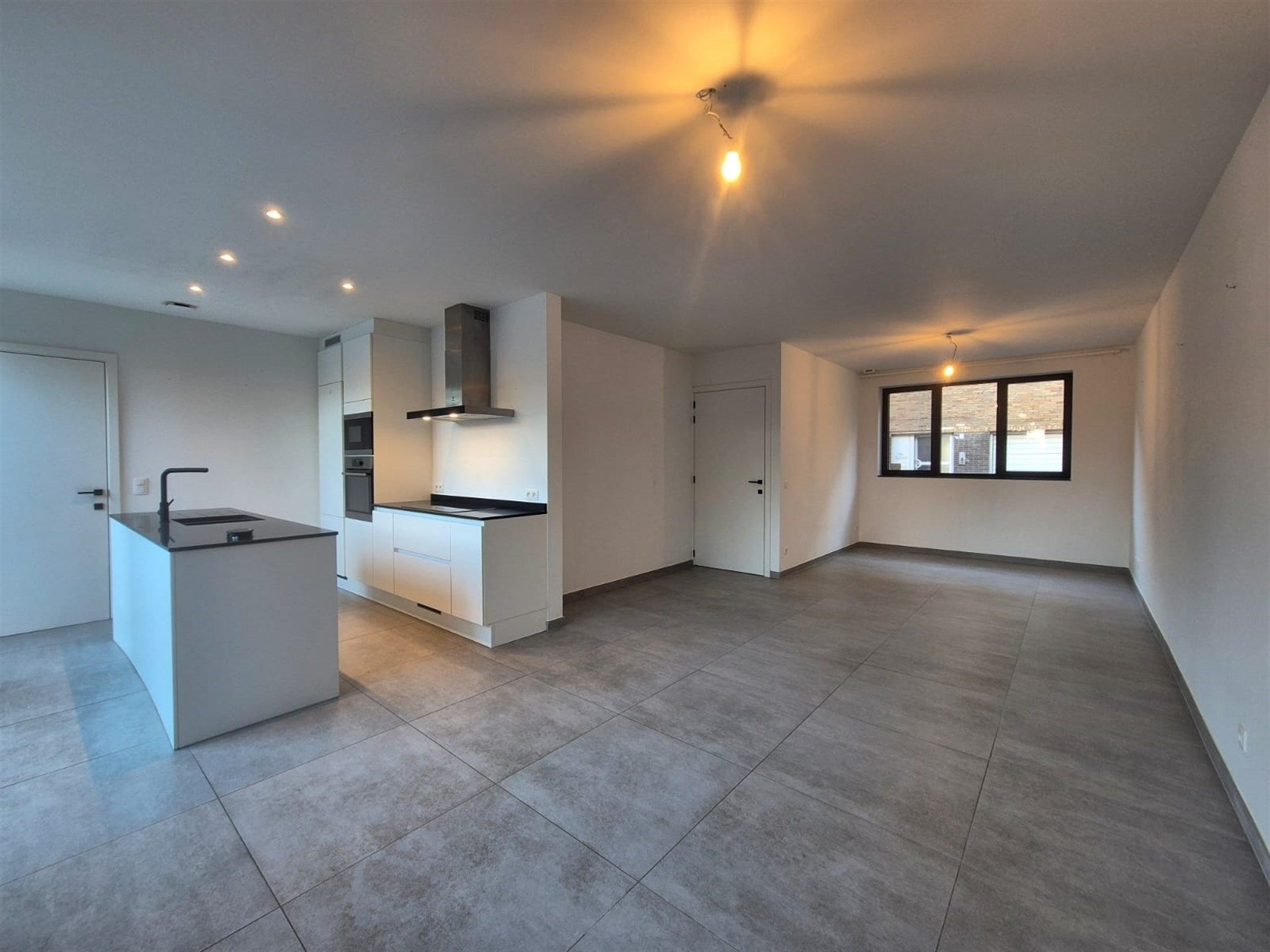 Nieuwbouwwoning (2021) met 3 slaapkamers, tuin en garage.  foto 3
