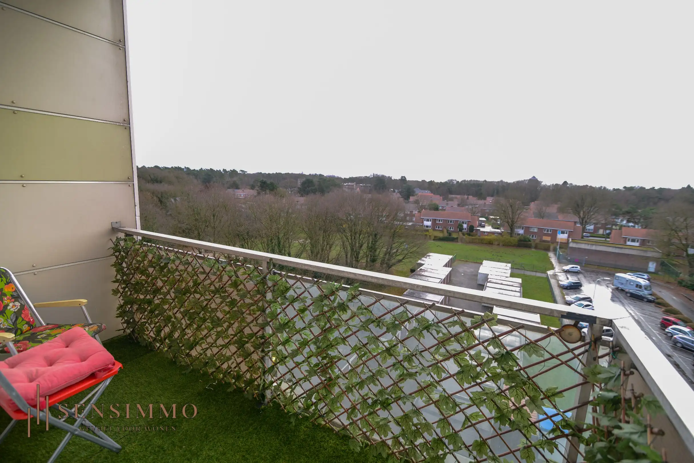 Lichtrijk en ruim 4 slaapkamer appartement met parking vlakbij Genk centrum! foto 17