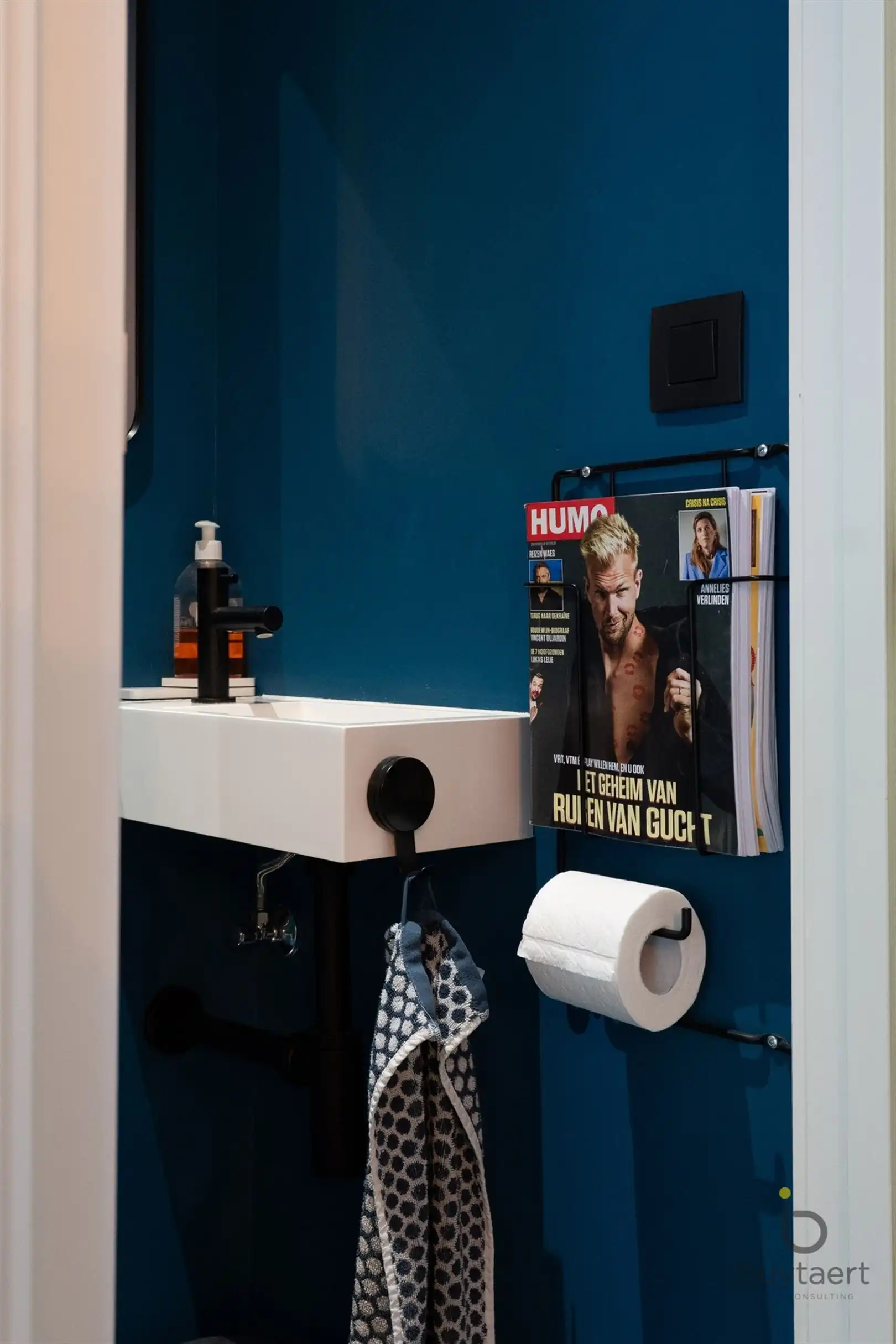 INSTAPKLARE CENTRAAL GELEGEN RIJWONING MET DRIE SLAAPKAMERS EN GEZELLIG TUINTJE! foto 5
