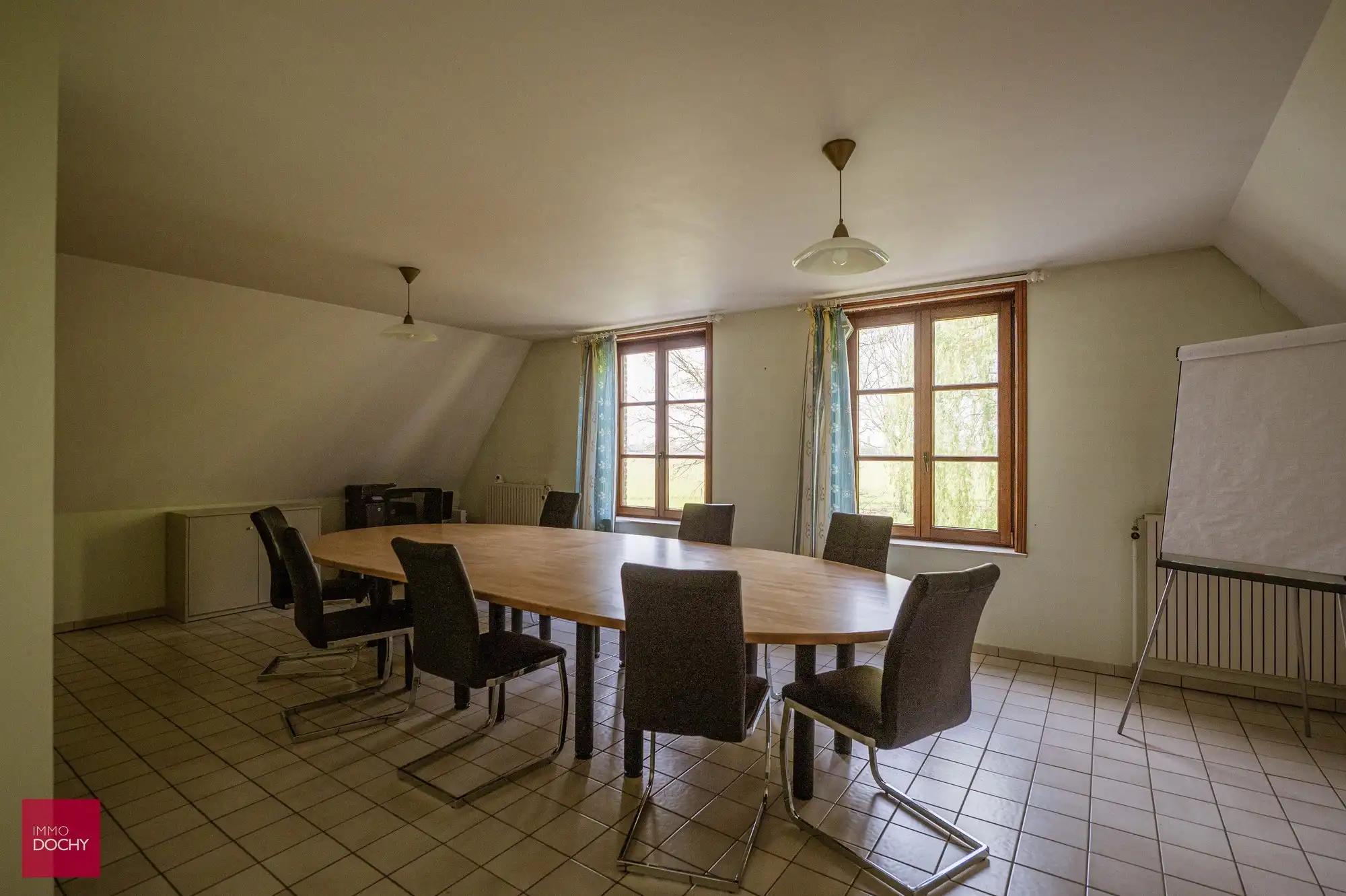 Historische omwalde hoeve met verschillende bijgebouwen foto 19