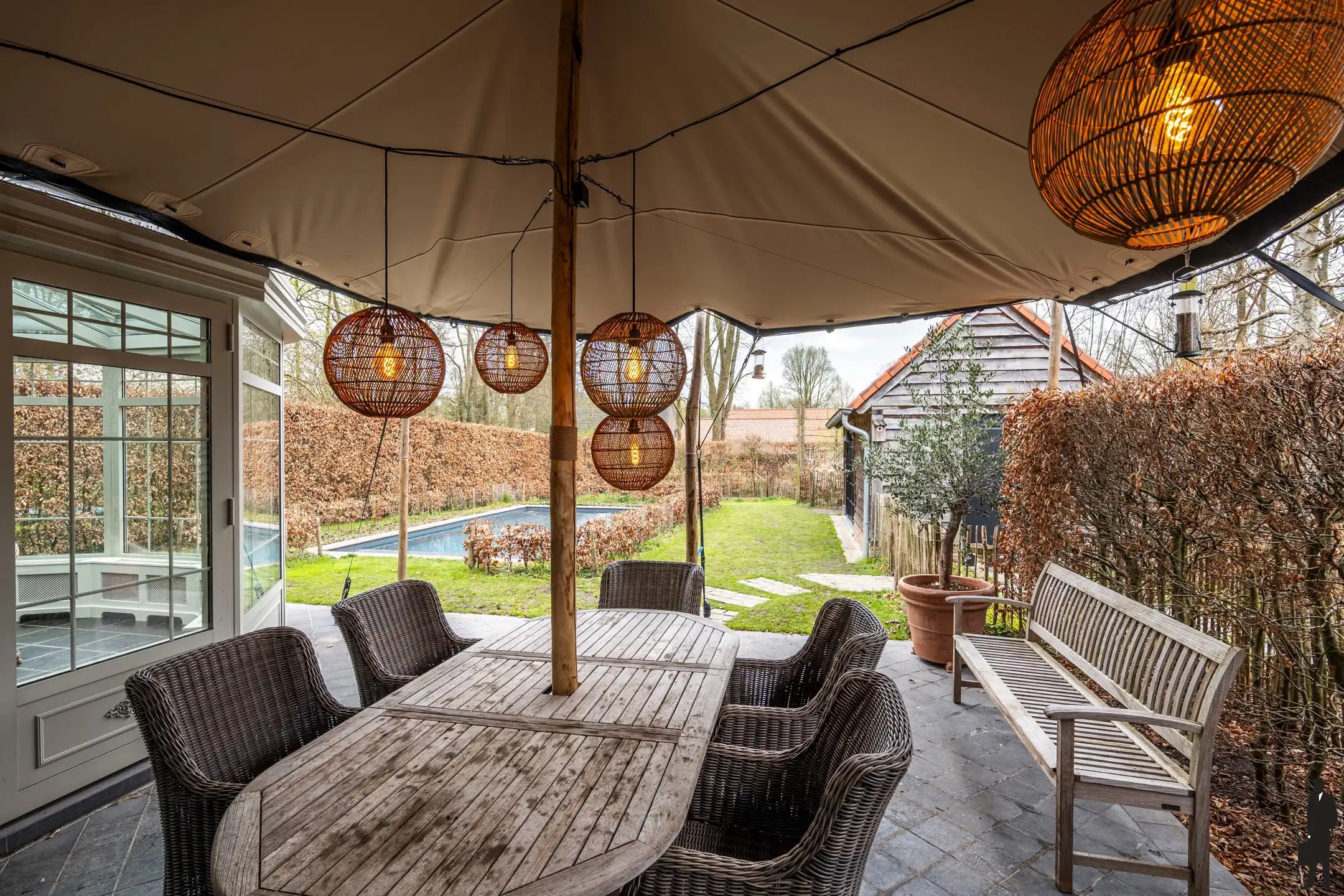 Instapklare woning met bijgebouw, zwembad en zuidtuin! foto 13