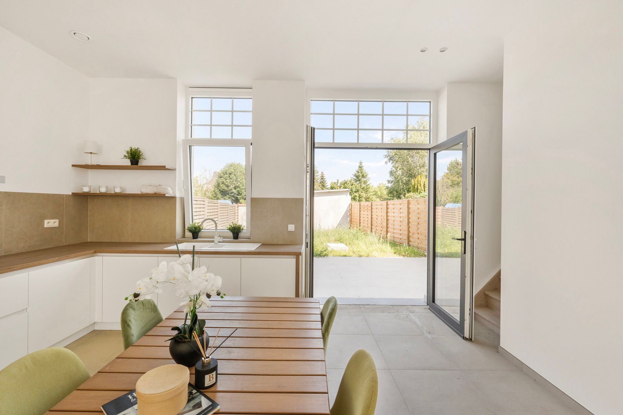 Mooi GERENOVEERDE WONING met 5 SLK en TERRAS + tuin. foto 4