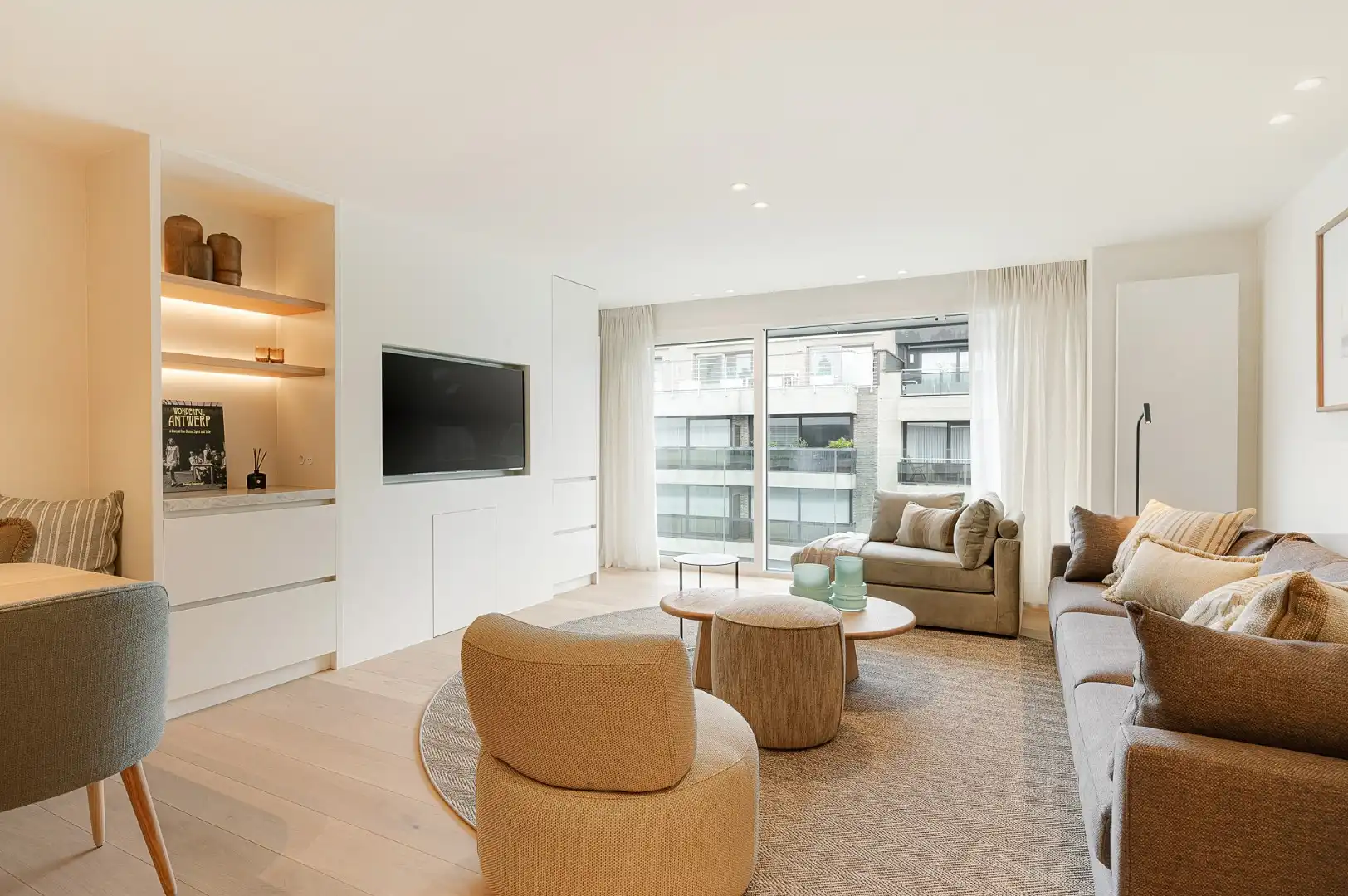 Res. Orfeo – Ruim en volledig gerenoveerd appartement met 3 slaapkamers foto 2