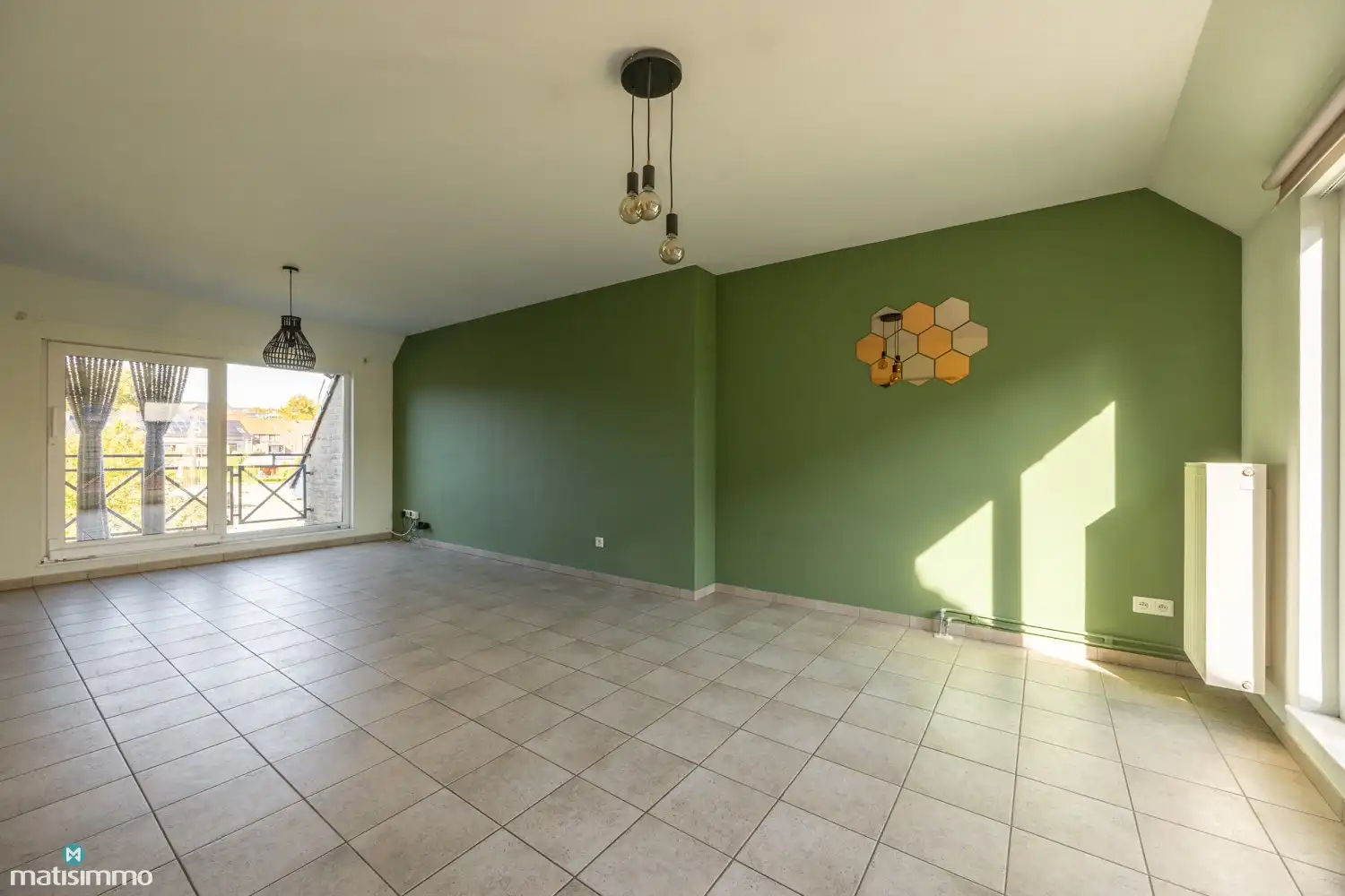 INSTAPKLAAR APPARTEMENT MET 2 SLAAPKAMERS, 3 BALKONS, ZOLDERBERGING (+ OPTIONEEL:  CREËREN VAN AUTOSTAANPLAATS) foto 3