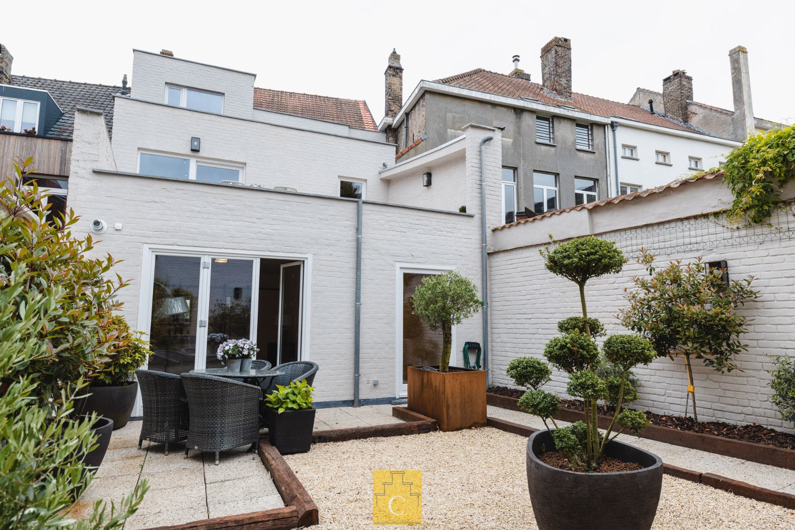 Volledig gerenoveerde stadswoning met tuin, garage en praktijkruimte foto 11
