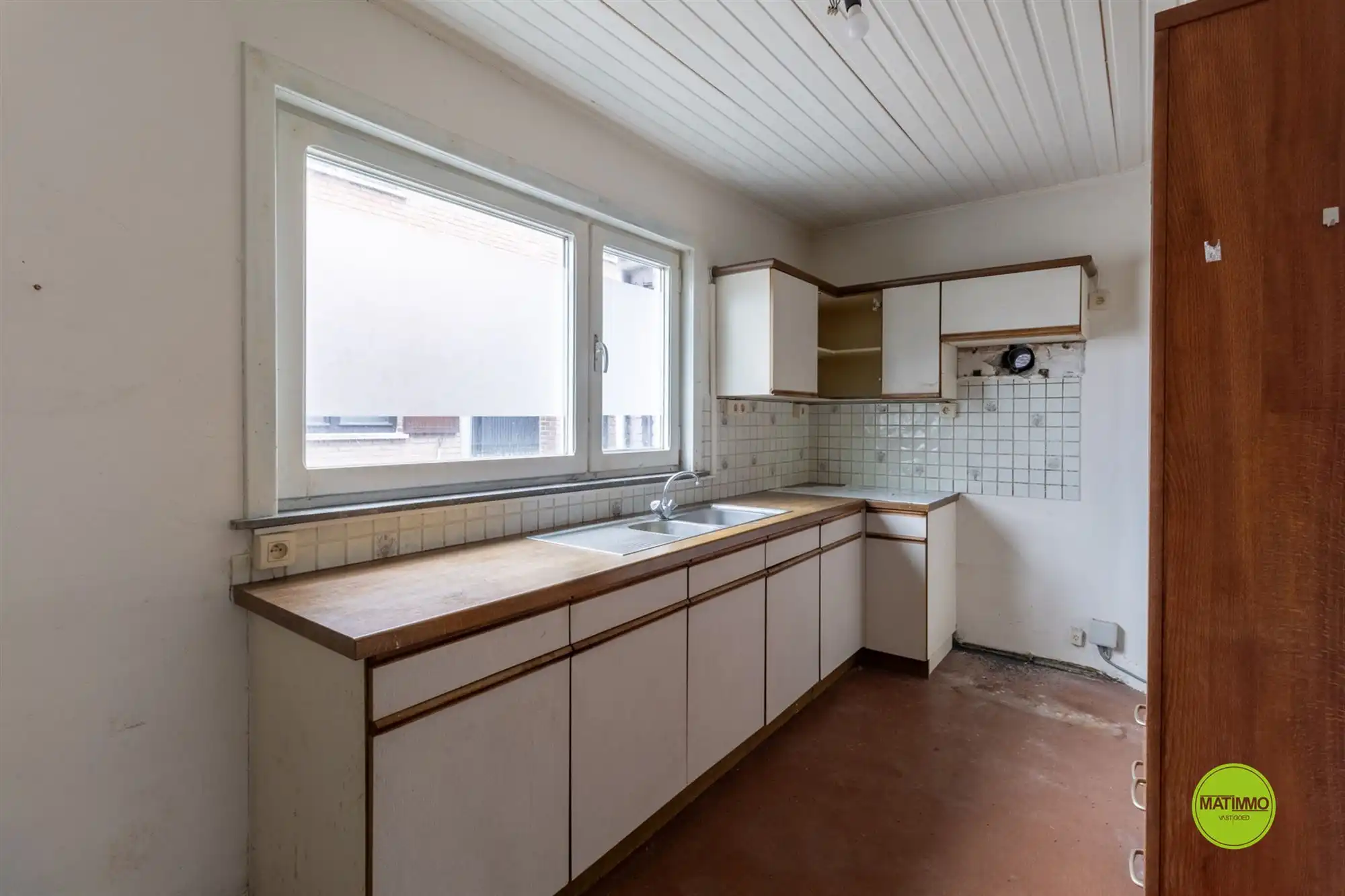 Ruim handelshuis met 4 slaapkamers én acherliggende grond foto 17