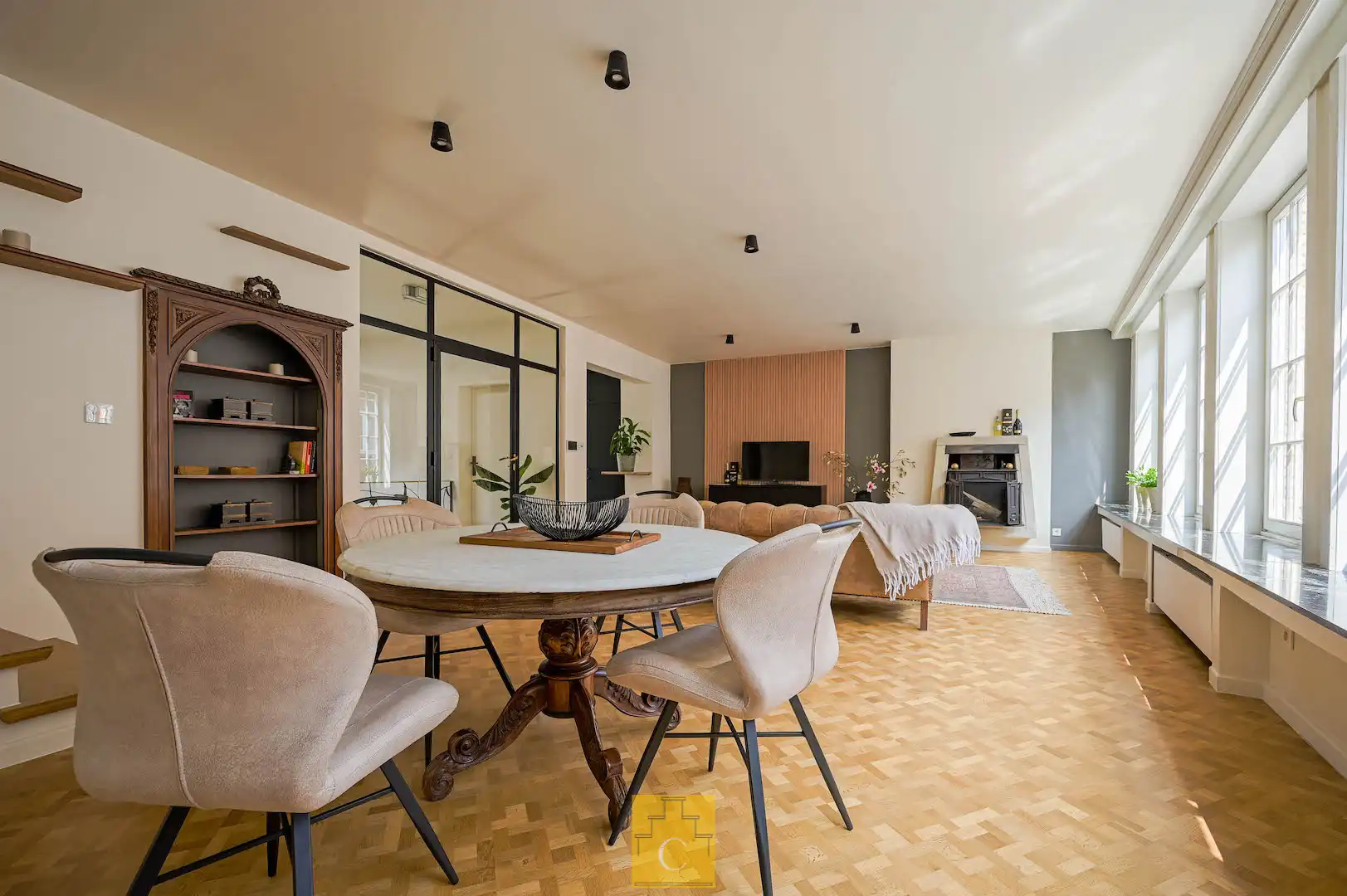 perfect gelegen pas gerenoveerde stadswoning - 340 m2 vloeroppervlakte - met garage, tuin en extra terras op het verdiep foto 15