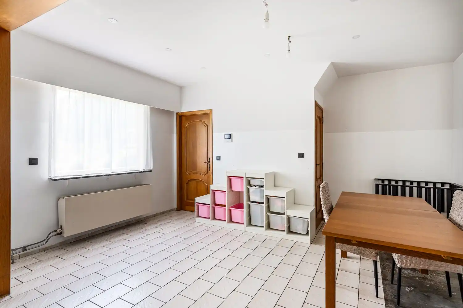 Te renoveren woning met veel potentieel in Ranst! foto 7