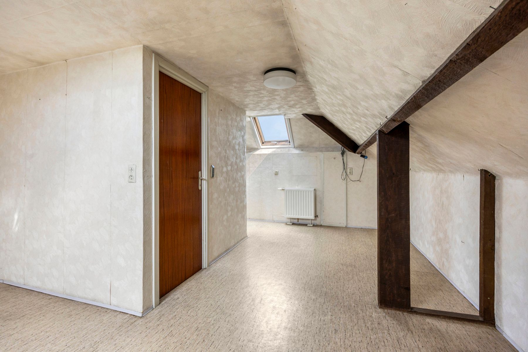 OPTIE Bel-etage woning met 4 slaapkamers, garage en tuin foto 24