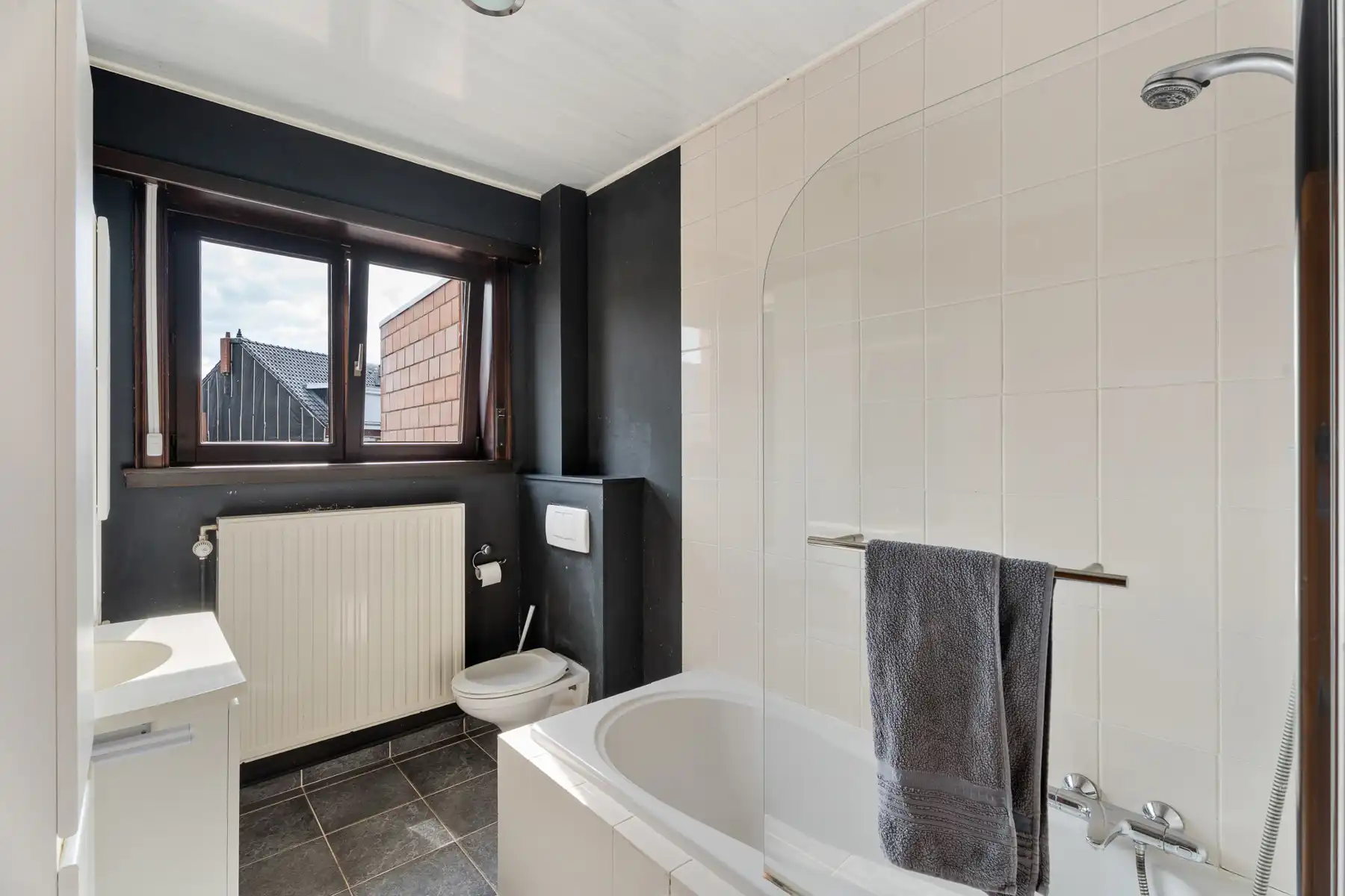 Lichtrijke woning met ruime indeling en sterk potentieel foto 14