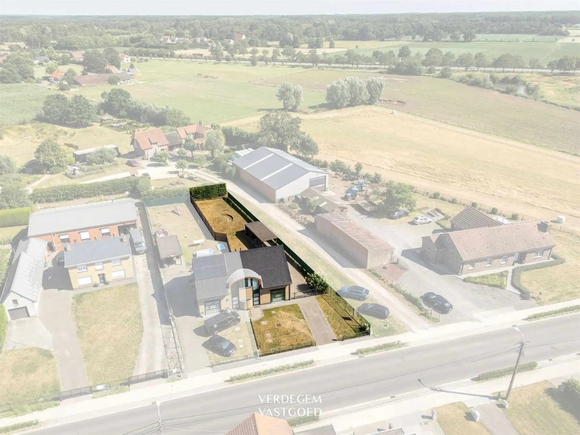 Instapklare woning met 3 slaapkamers, grote tuin en carport foto 20