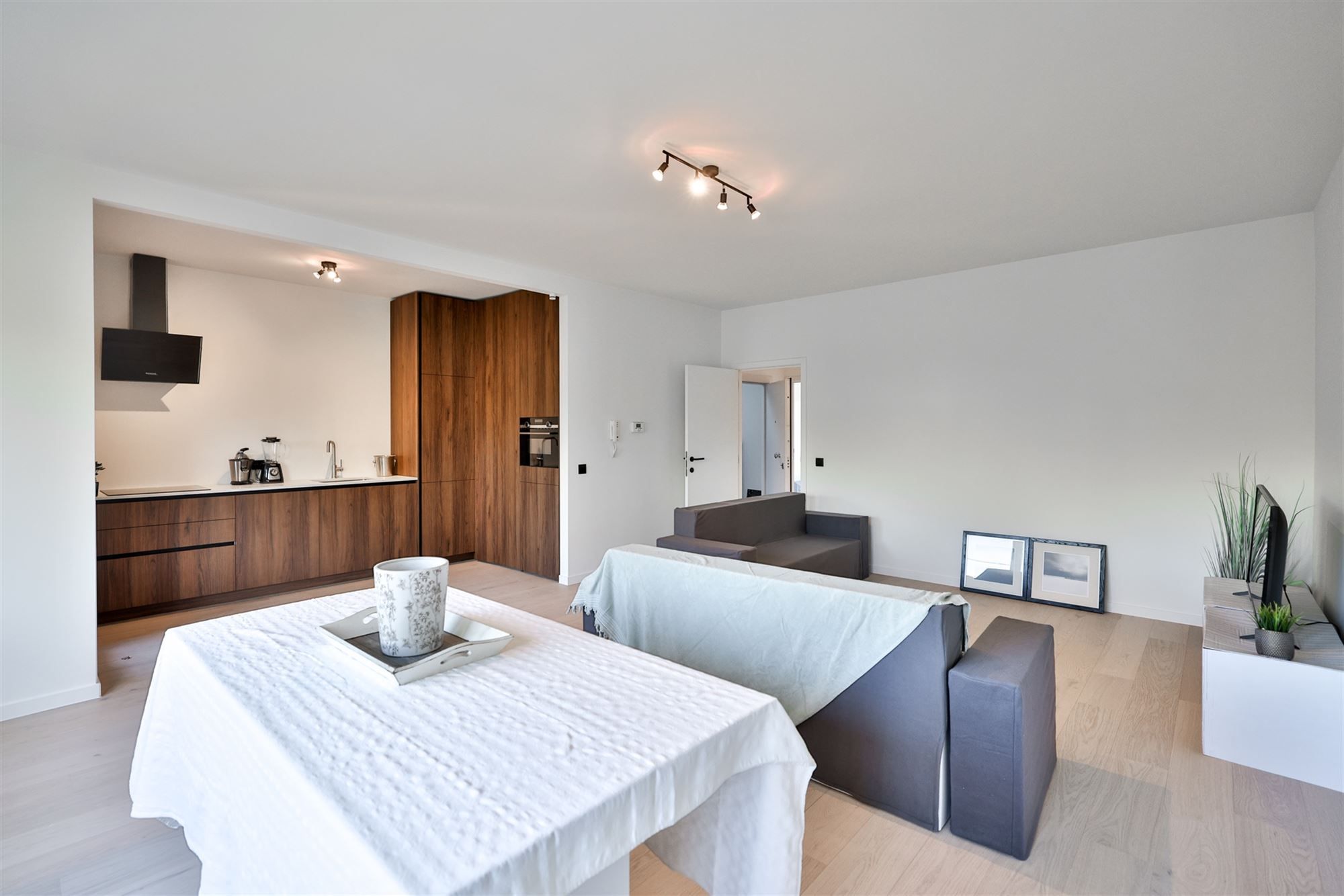 knap vernieuwd 3-slpkamer duplex appartement mét grote tuin foto 6