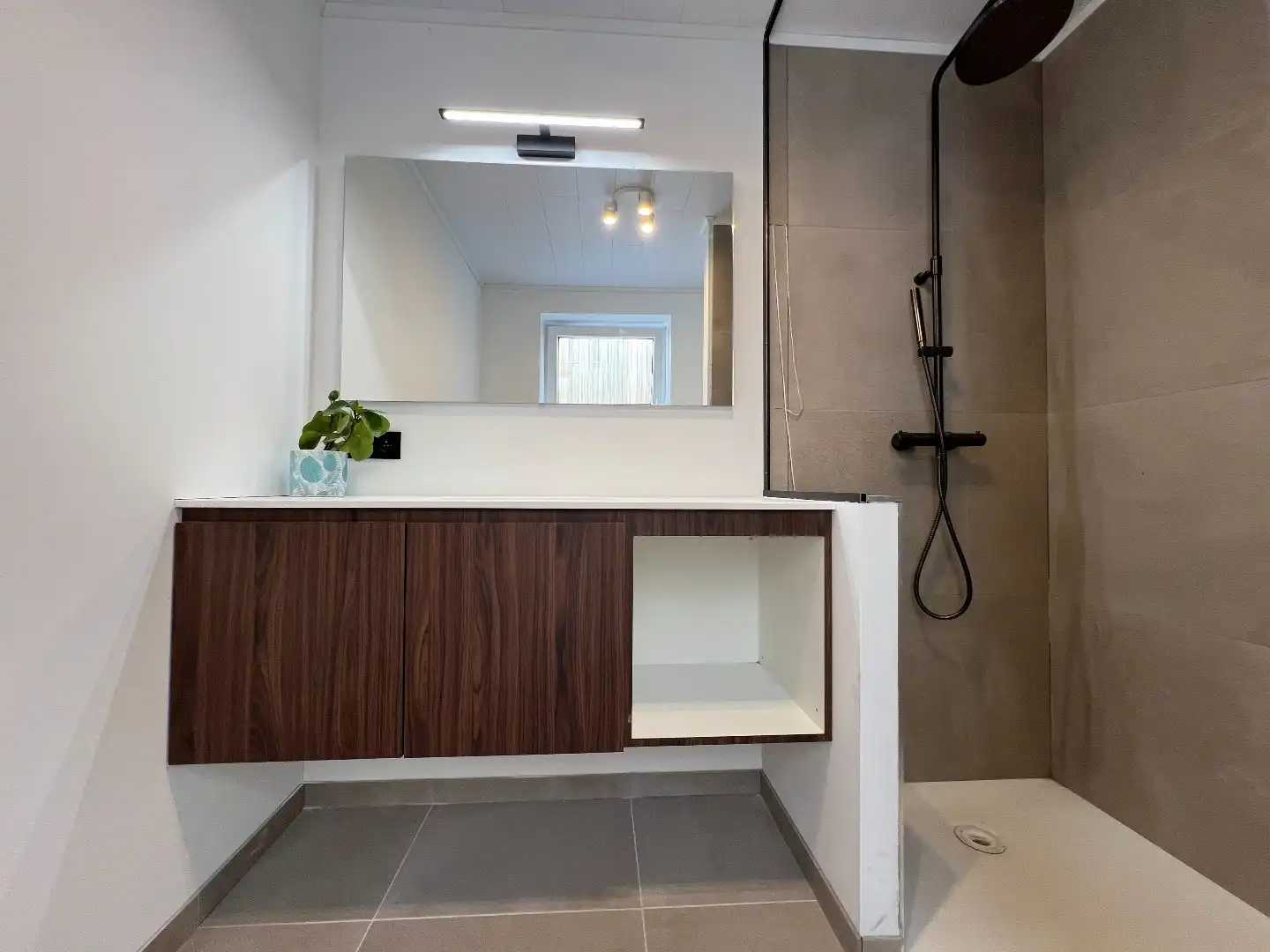 Gezellige, gerenoveerde woning met 2 slaapkamers te Ieper foto 7