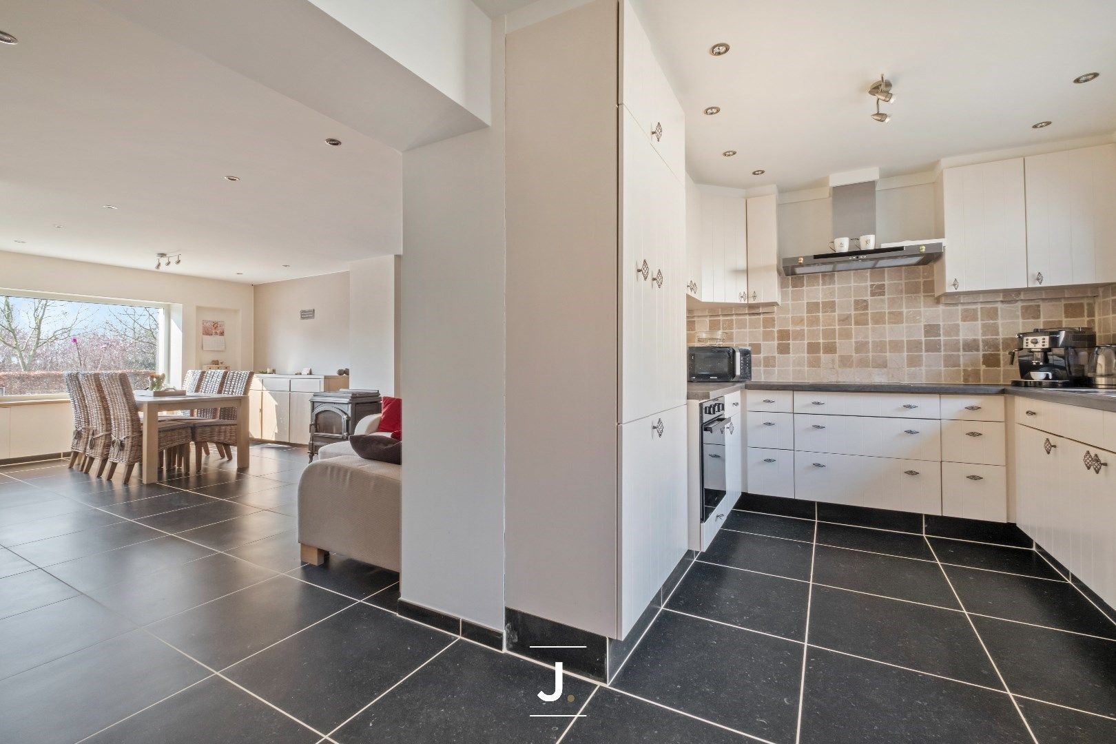 Instapklare en totaal gerenoveerde woning in Sint-Denijs foto 5