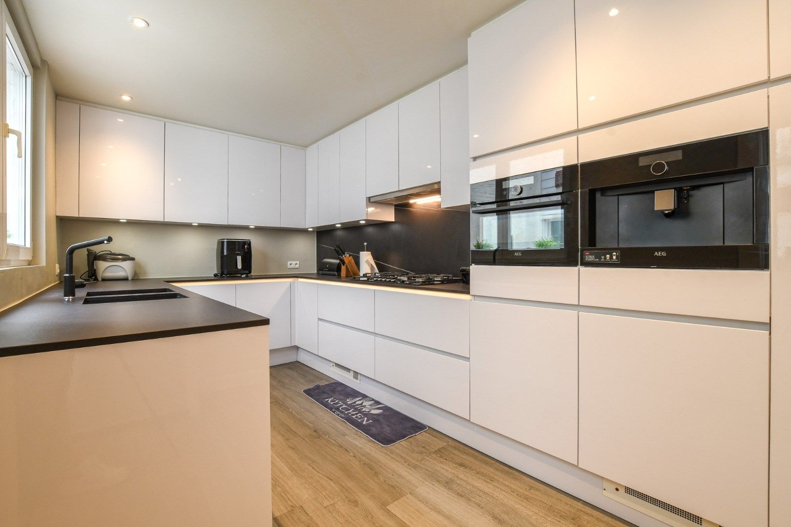 Hoofdfoto van de publicatie: Ruime woning op 50 meter van de zee in Blankenberge