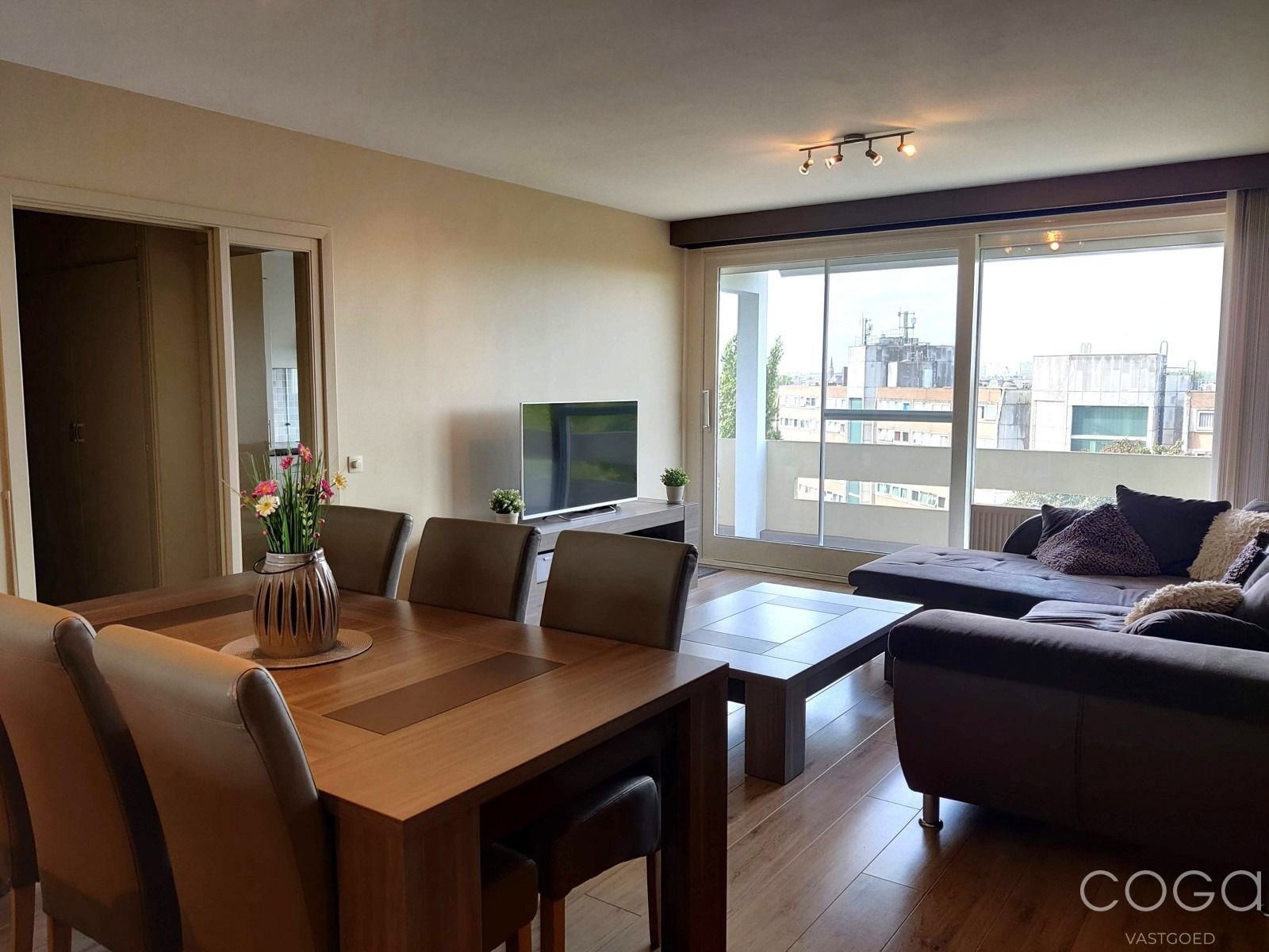 Appartement 2 slpks met zicht op de stad foto 3