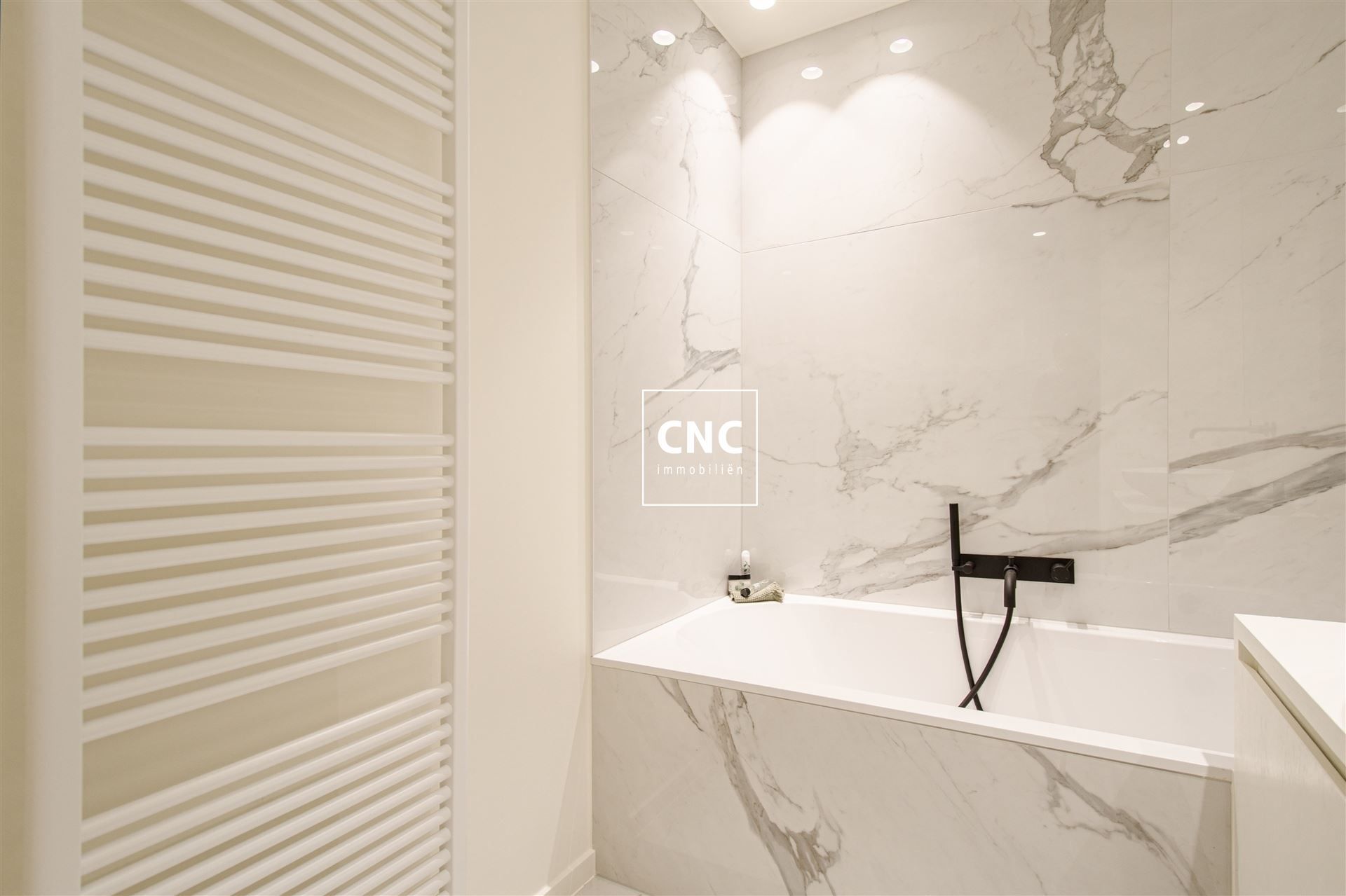 Prachtig lichtrijk hoek appartement met magnifiek open zicht foto 11