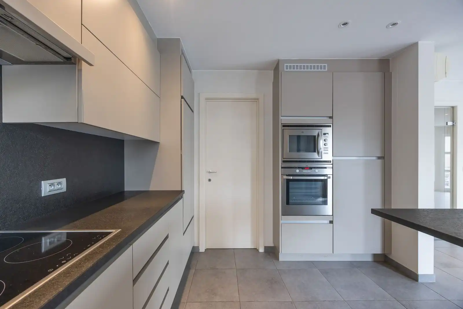 Ruim en instapklaar 3-slaapkamerappartement in hartje Oostende foto 7