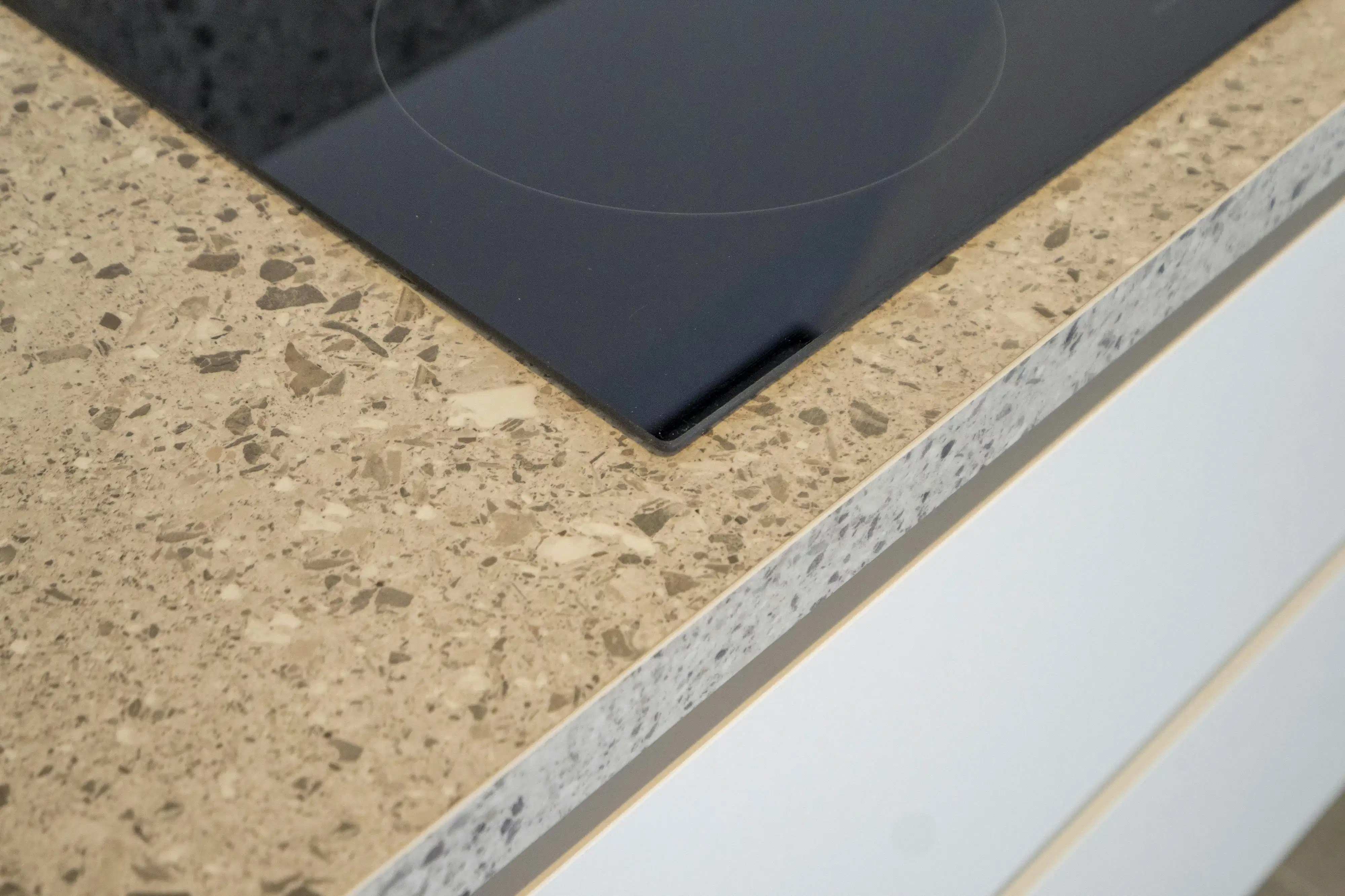 Nieuw en energiezuinig 2-slaapkamerappartement te koop te Wevelgem foto 7