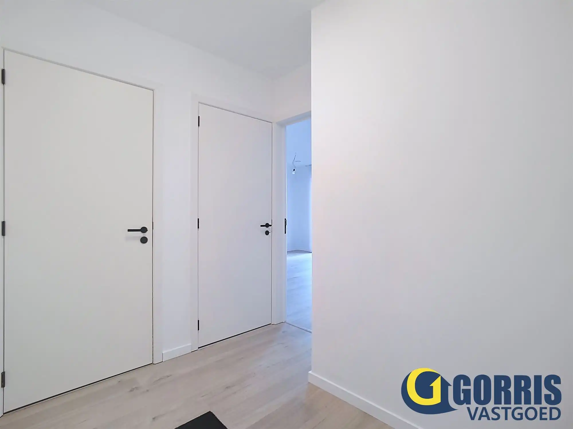 Rustig gelegen gelijkvloers nieuwbouwappartement met 2 slaapkamers. foto 12