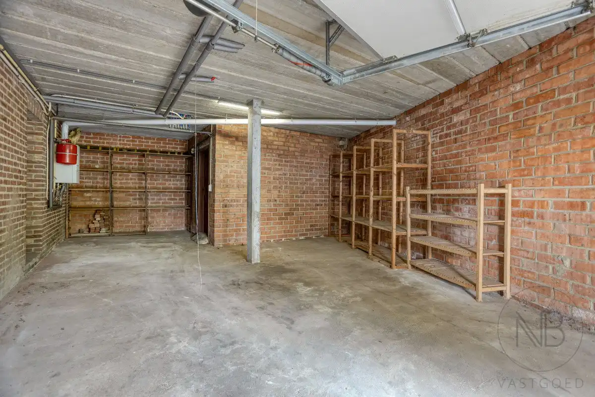 Te renoveren appartemtent met garage te koop! foto 31