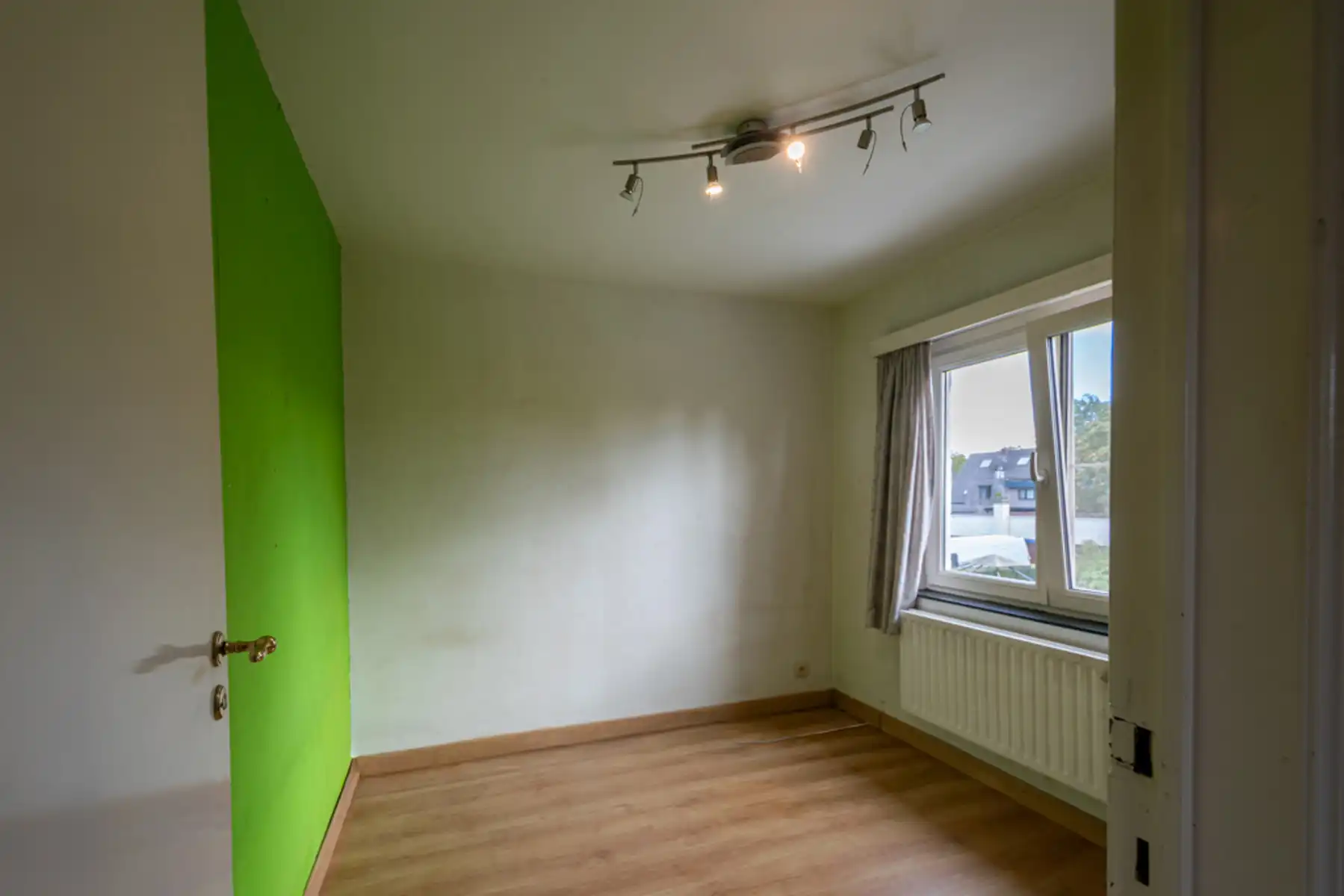 HALFOPEN BEBOUWING MET DUBBELELE GARAGE & MAGAZIJN foto 10