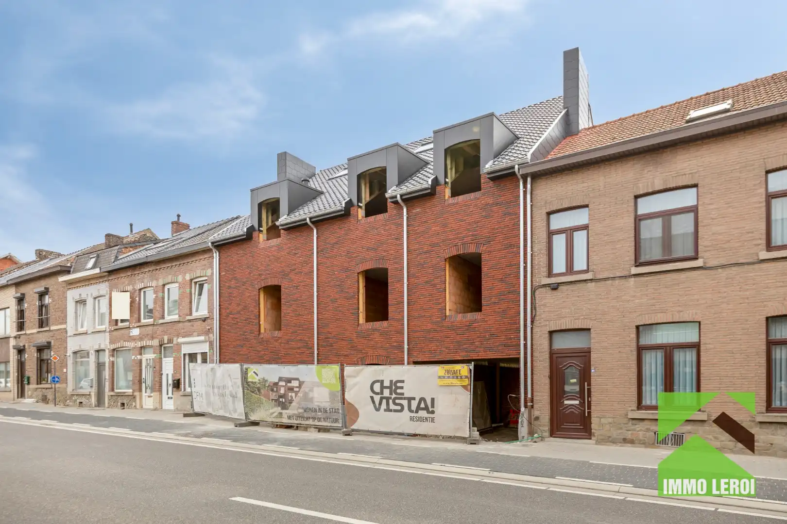 Knappe duplex op de bovenste verdiepingen van nieuwbouwproject Che Vista foto {{pictureIndex}}