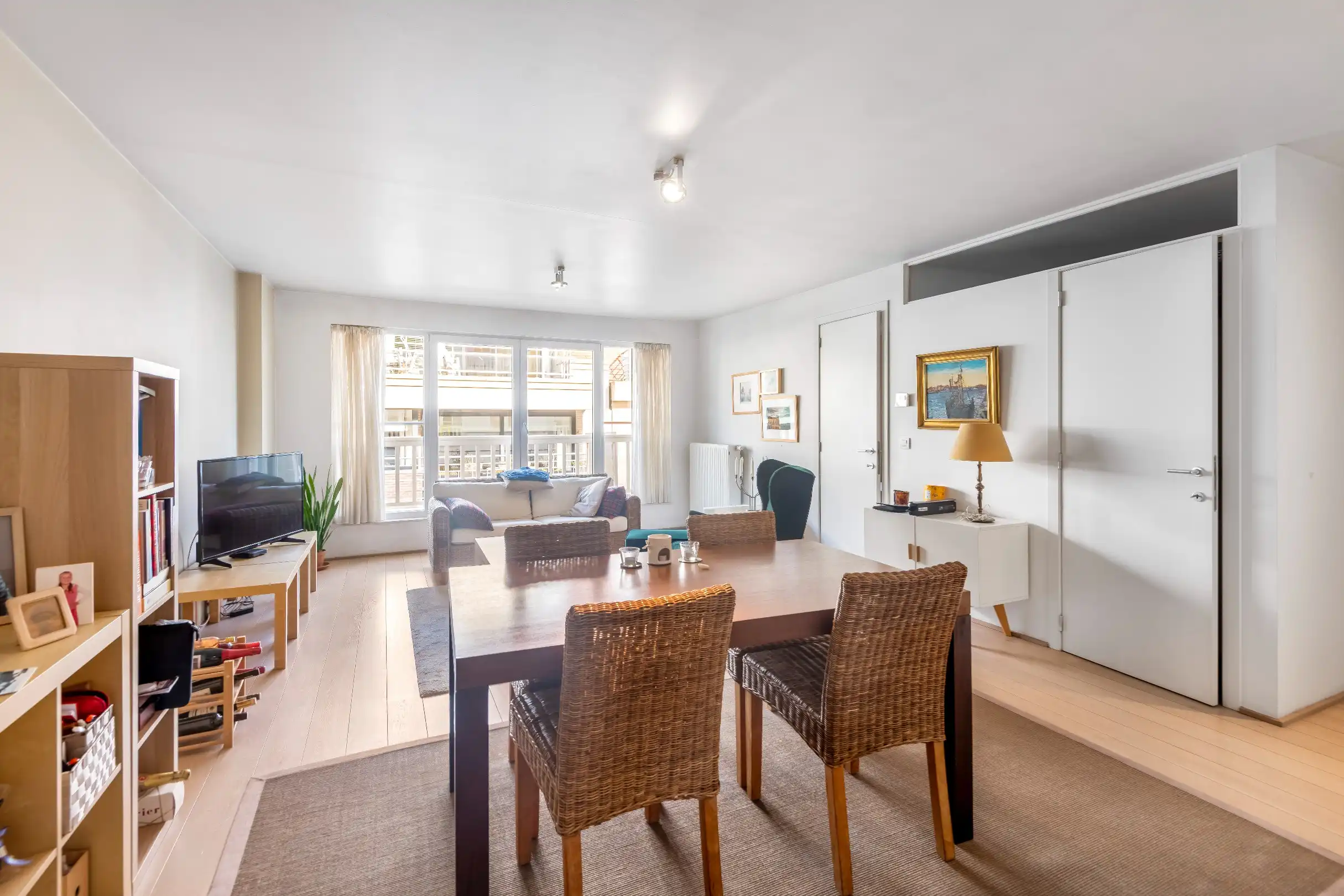 Rustig gelegen appartement tegen de Zoutelaan en vlakbij de winkels van de Lippenslaan.  foto 5