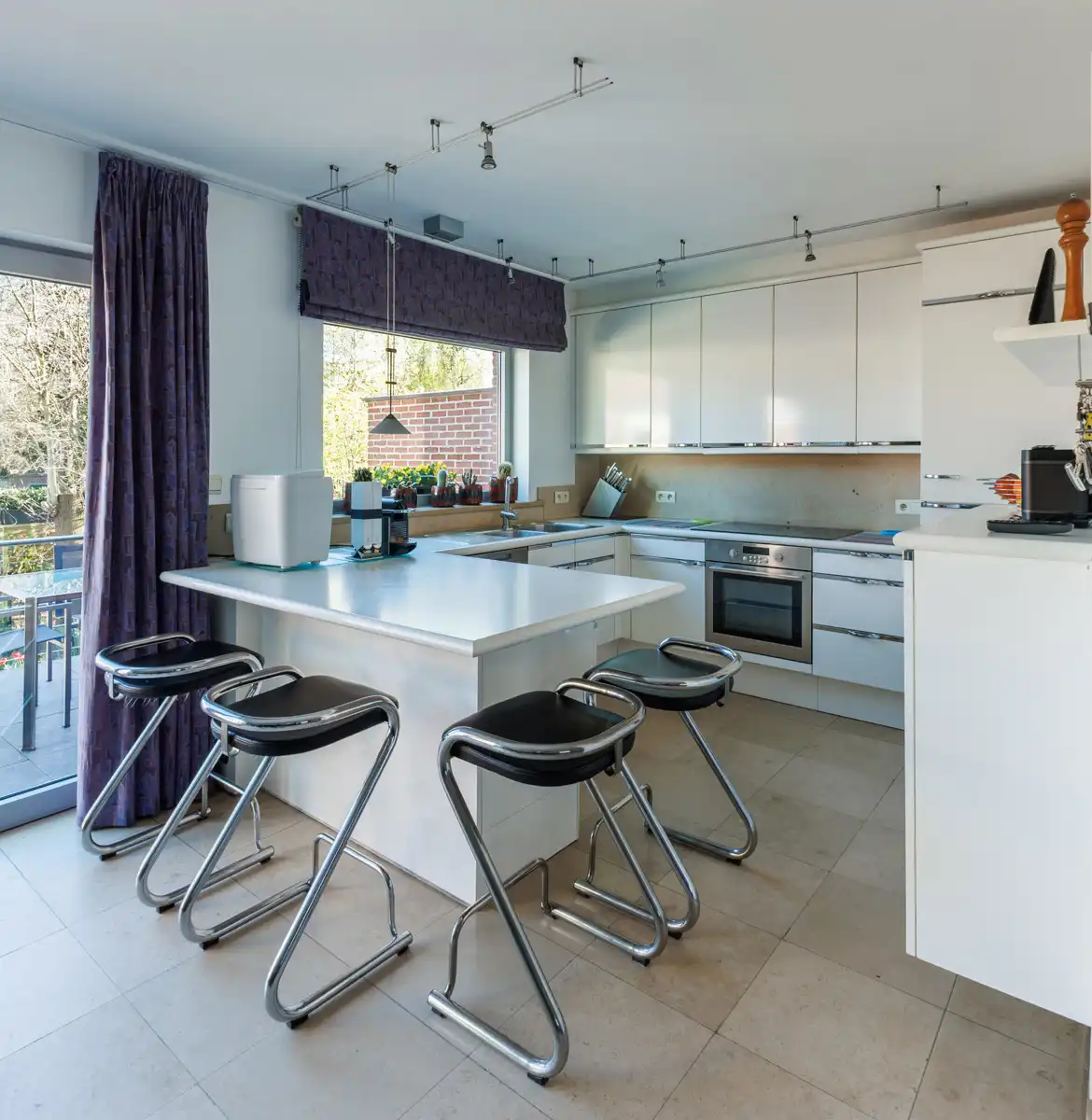 Ruime woning met praktijkruimte foto 6