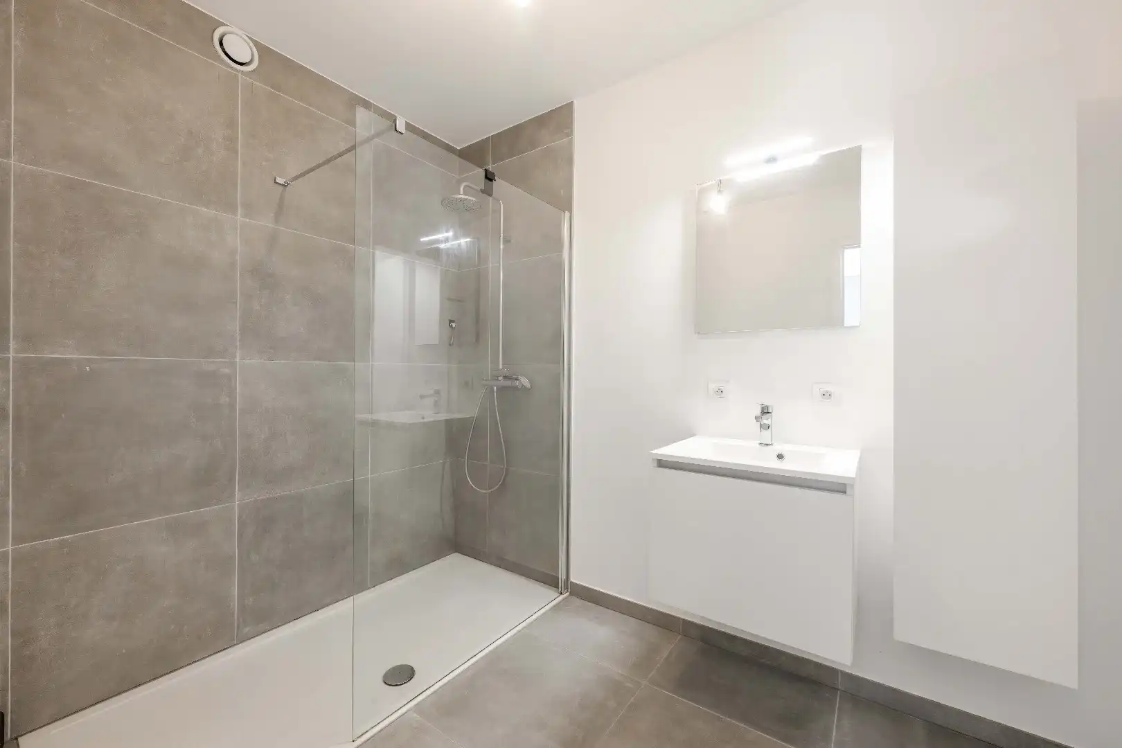 Instapklaar, energiezuinig appartement (2019) met terras in Beveren-Leie foto 10