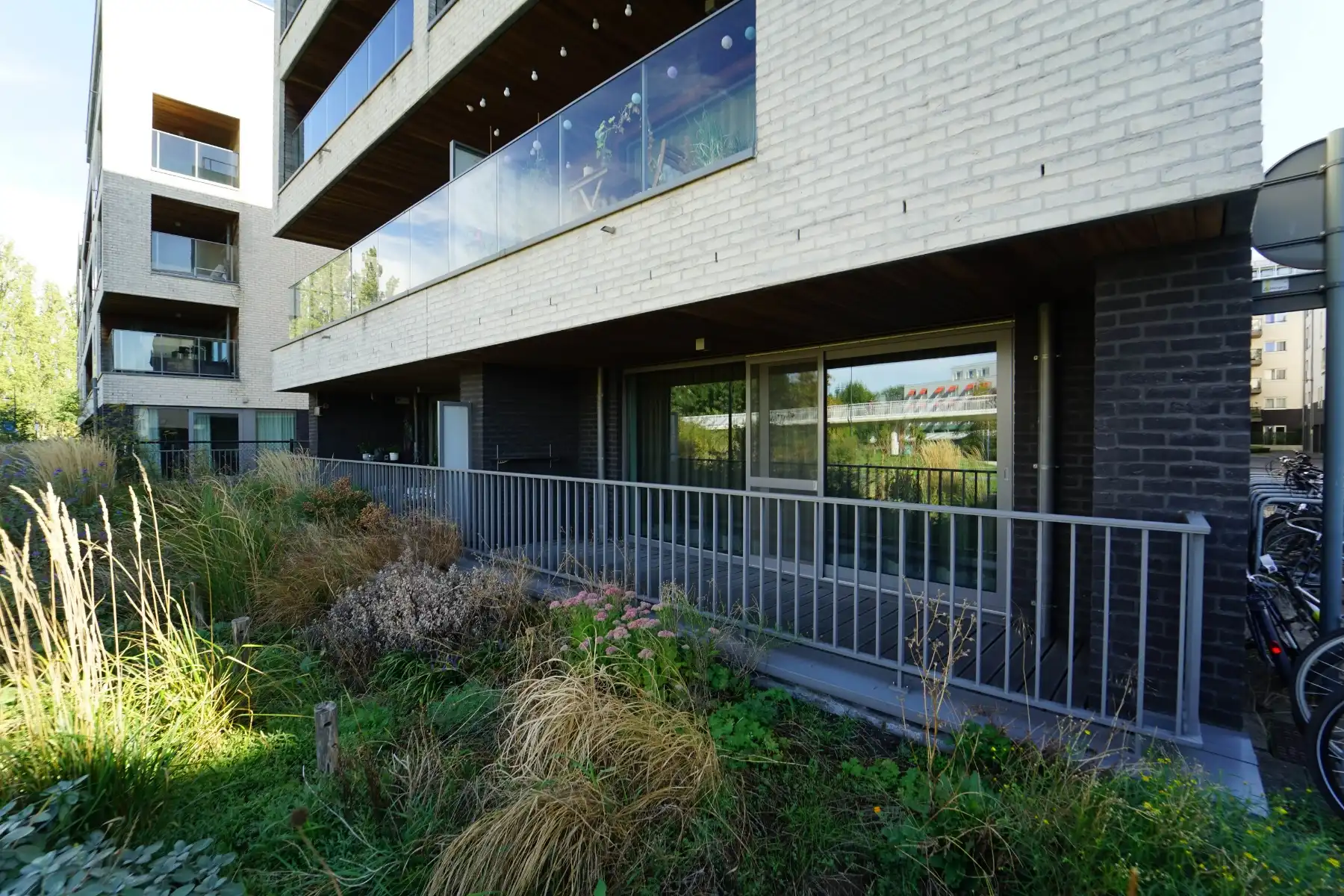 Studio met ruim terras aan Zuiderpoort Te huur foto 13