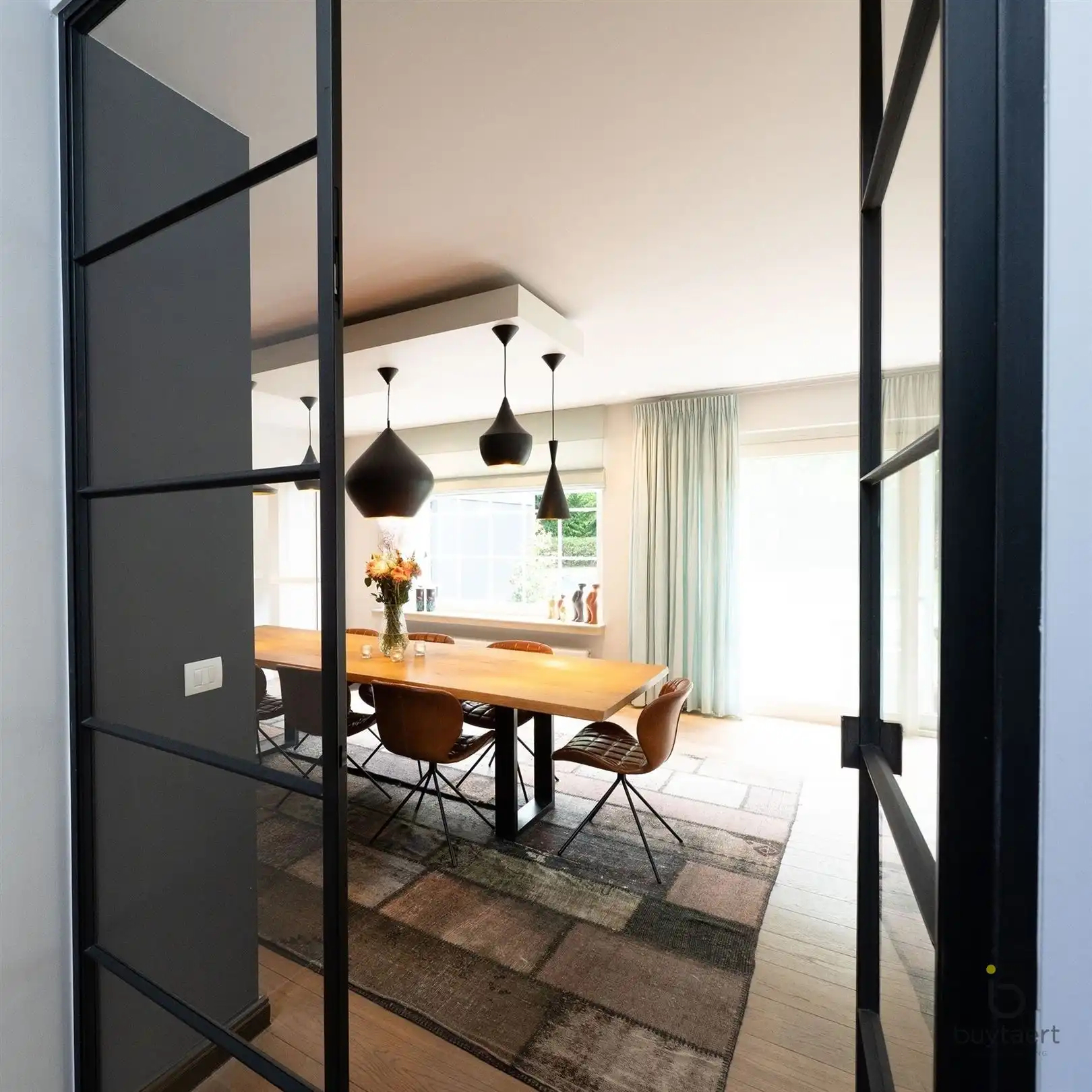 EXCLUSIEF: stijlvolle villa met een tijdloze inrichting op een toplocatie te Schilde! foto 4