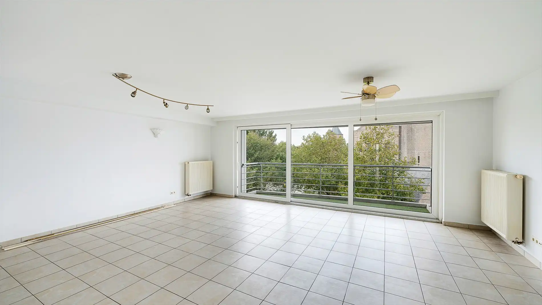 Ruim, breed appartement (105m²) te koop foto 4