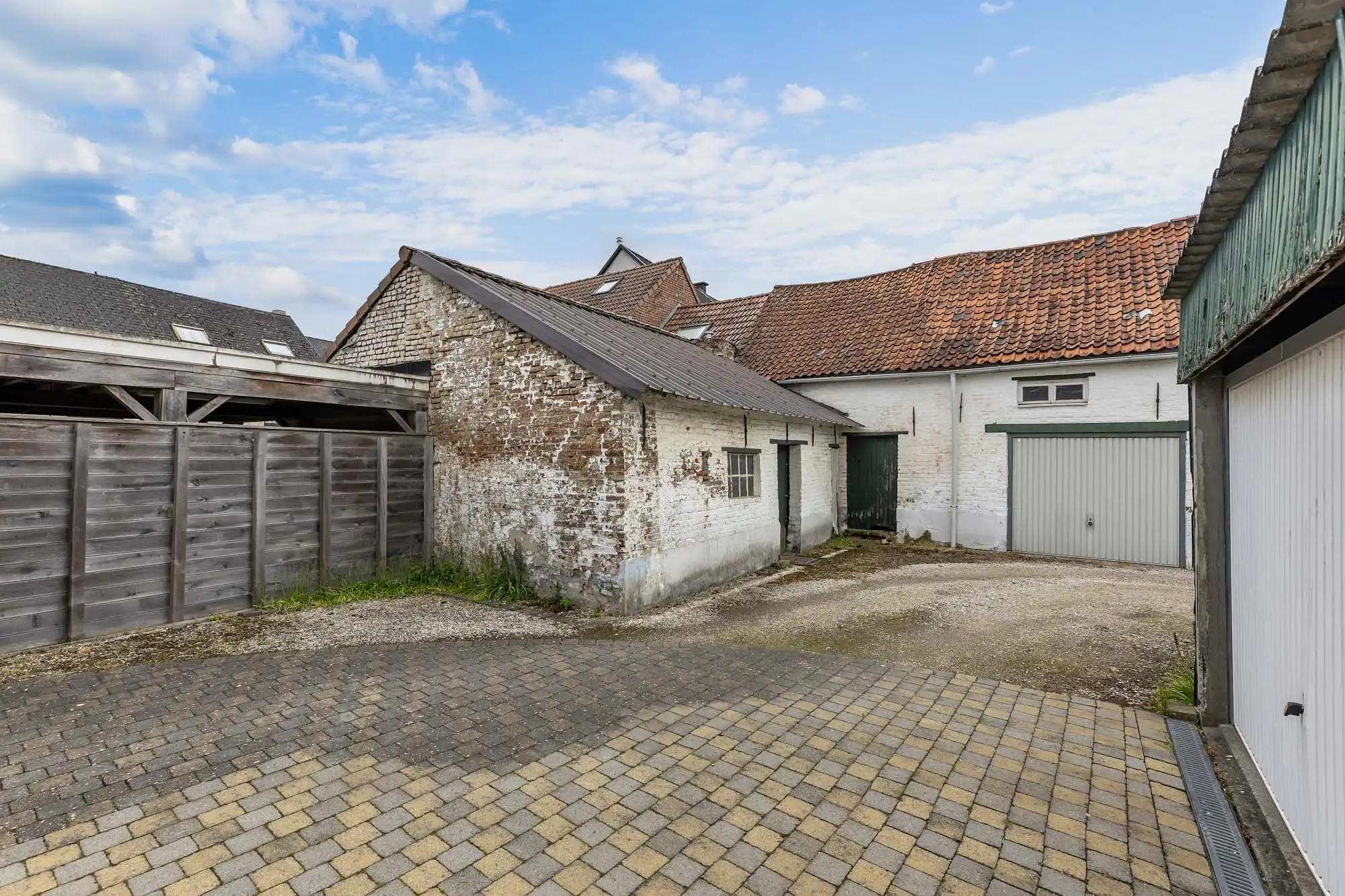 Te renoveren woning met extra entiteit en garage foto 22