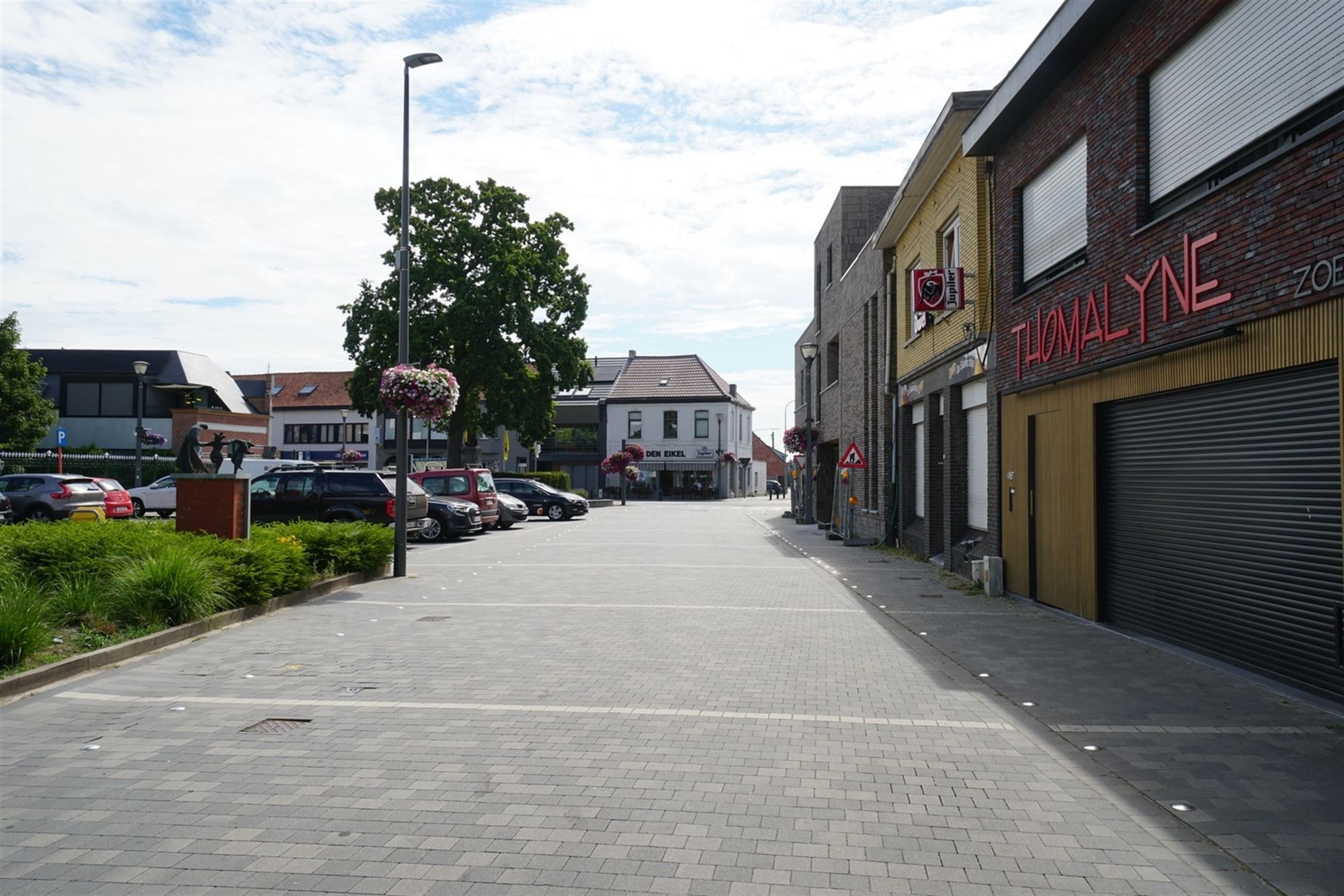 Prachtig  2-slpk appartement met lift, ruim zonnig terras en garage in centrum Oosteeklo foto 26